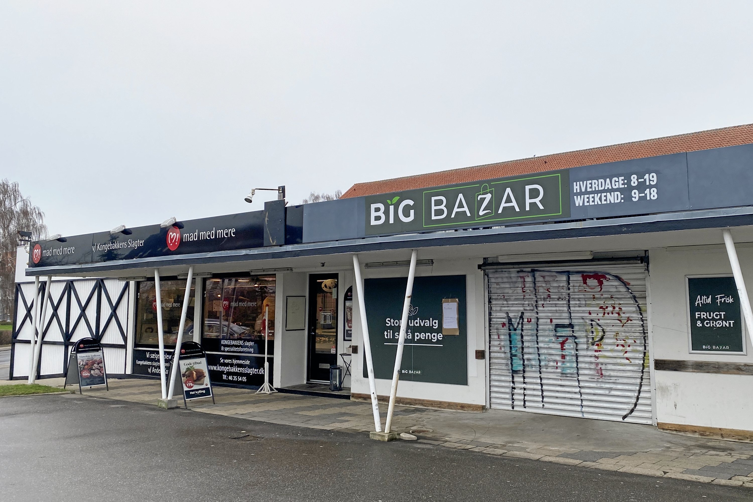 Big Bazar er lukket, og Kongebakkens Slagter håber, at der snart kommer en anden købmand på adressen.