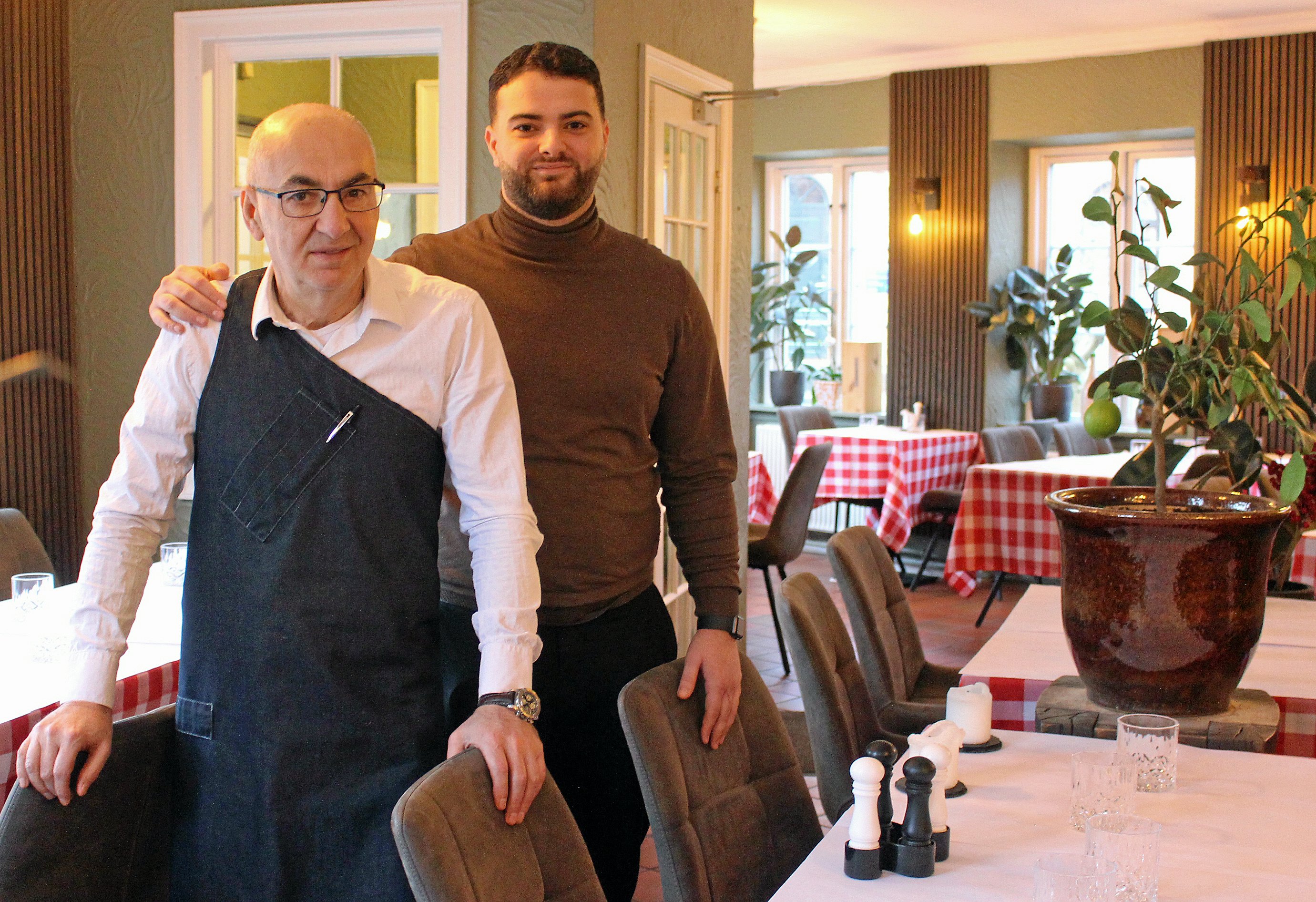 Far og søn har taget chancen og ændret konceptet i deres restaurant.