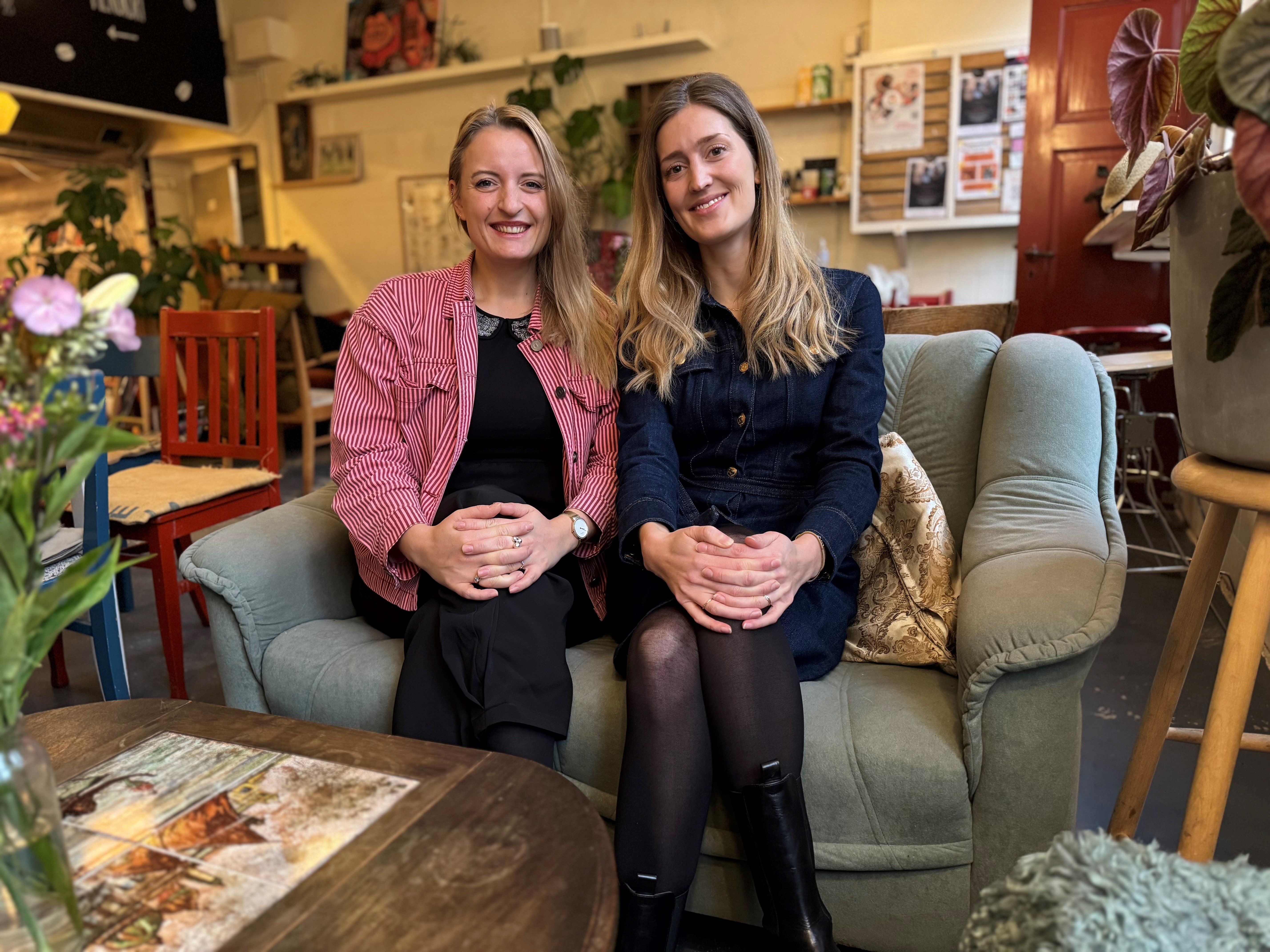 Simone Holme og Isabella Serritzlev står bag den nye netværksgruppe for kvinder "Nærvær".