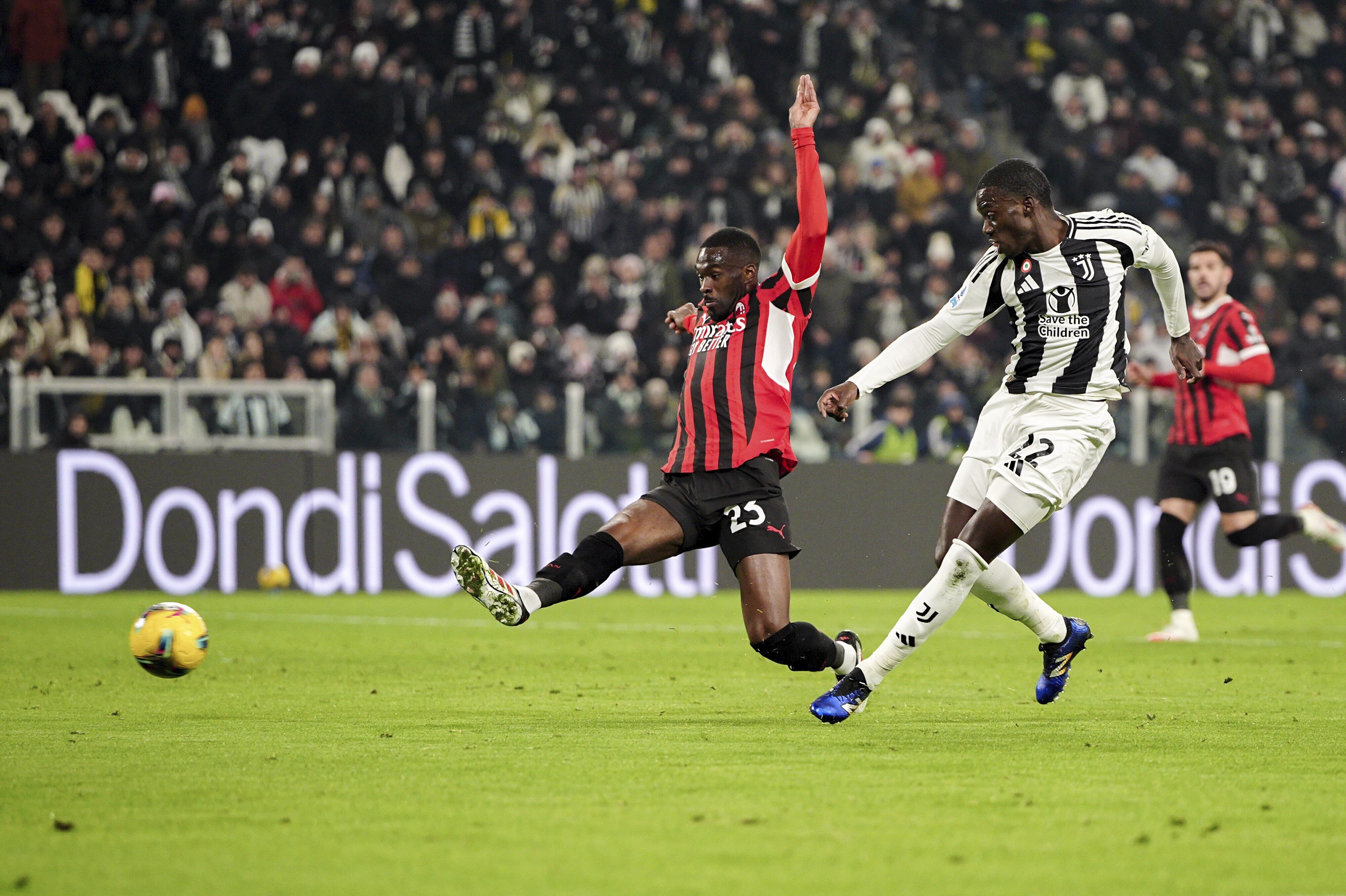 Timothy Weah bringer Juventus på 2-0 mod Milan.