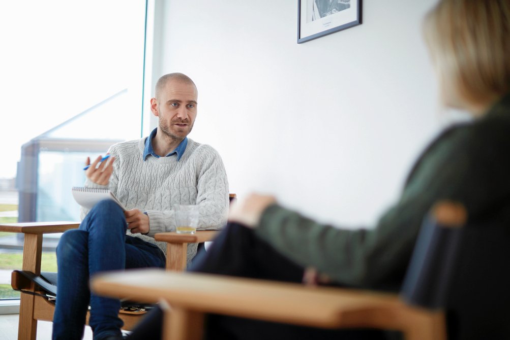 Frej Prahl peger på veje til større glæde og frihed i parforholdet.