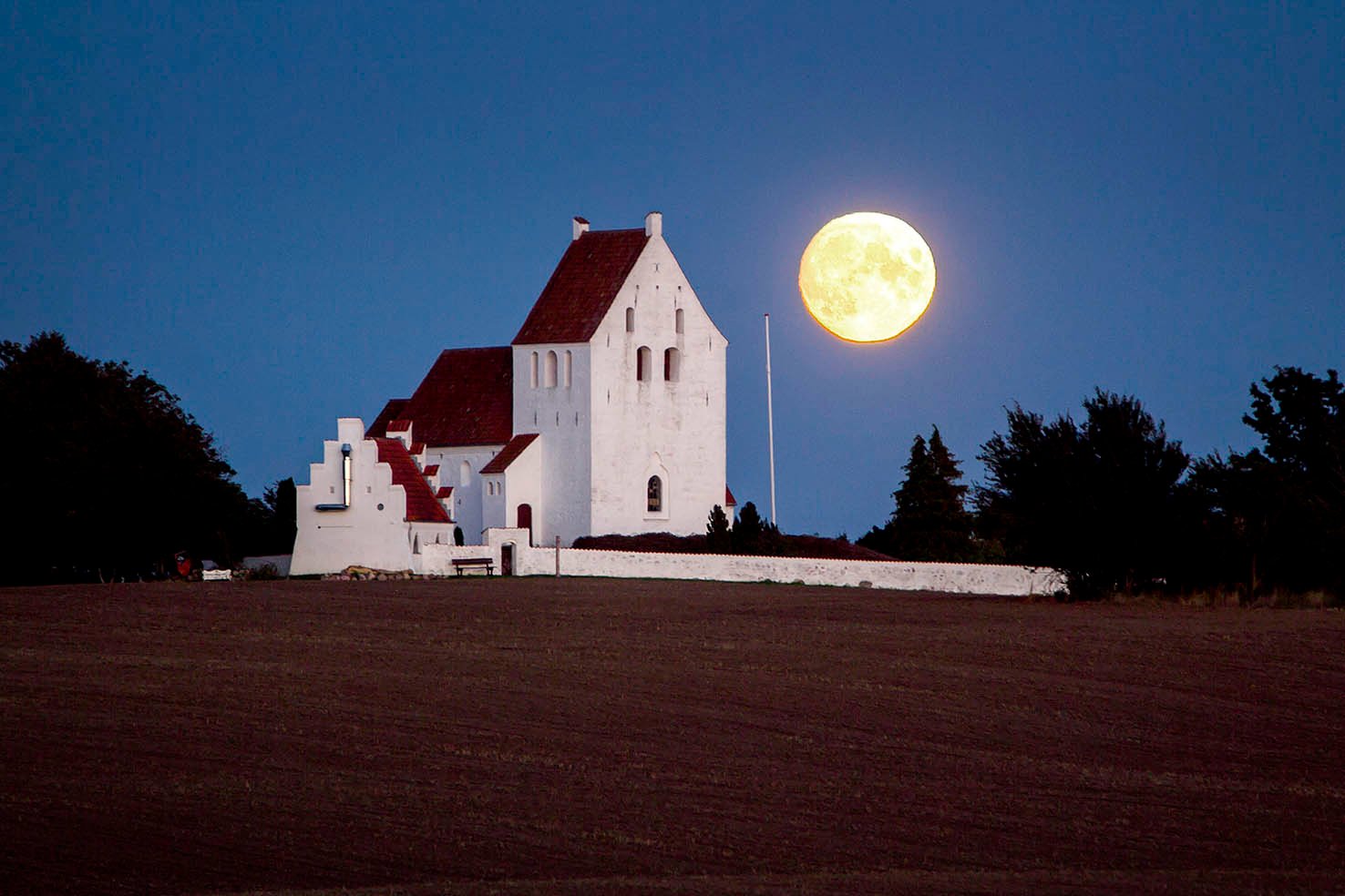 - Krigen i Ukraine har med brutal tydelighed vist hvorfor. Kirker, museer og arkiver bliver bevidst angrebet, fordi de rummer det, der binder mennesker sammen, skriver Lars Bertolt Winter fra DI og Jakob Sørensen fra Dansk Kulturliv.