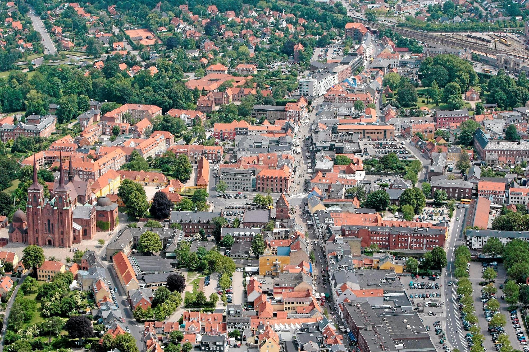 Danmarks Statistik har offentliggjort indbyggertal for alle byer i hele landet med over 200 indbyggere. Roskilde Kommune vokser, men fem byer skrumper.