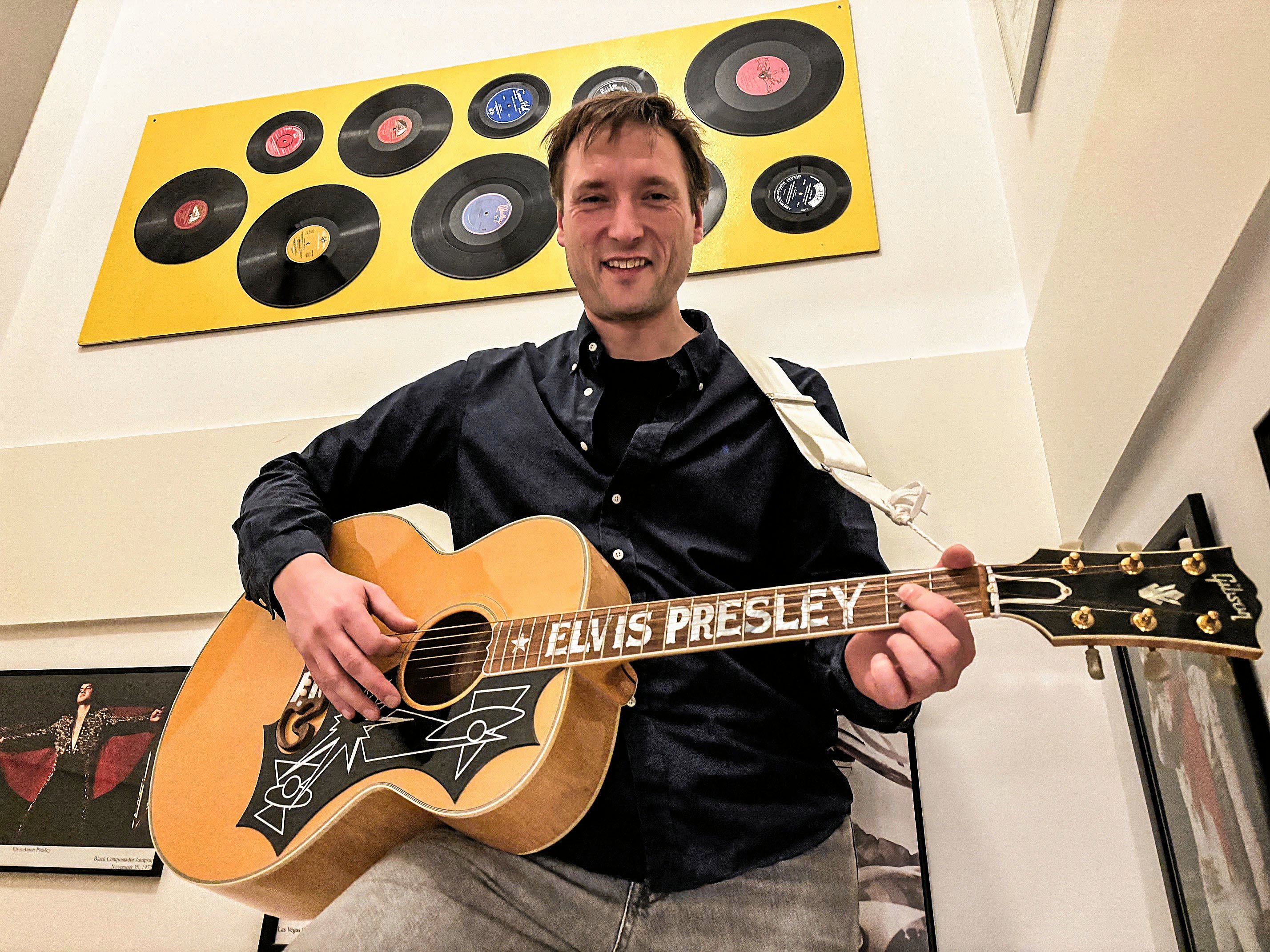 Brian Troy fra Ganløse blev for nylig kåret til "European Elvis Championship 2024". Nu giver han koncert på "hjemmebanen".