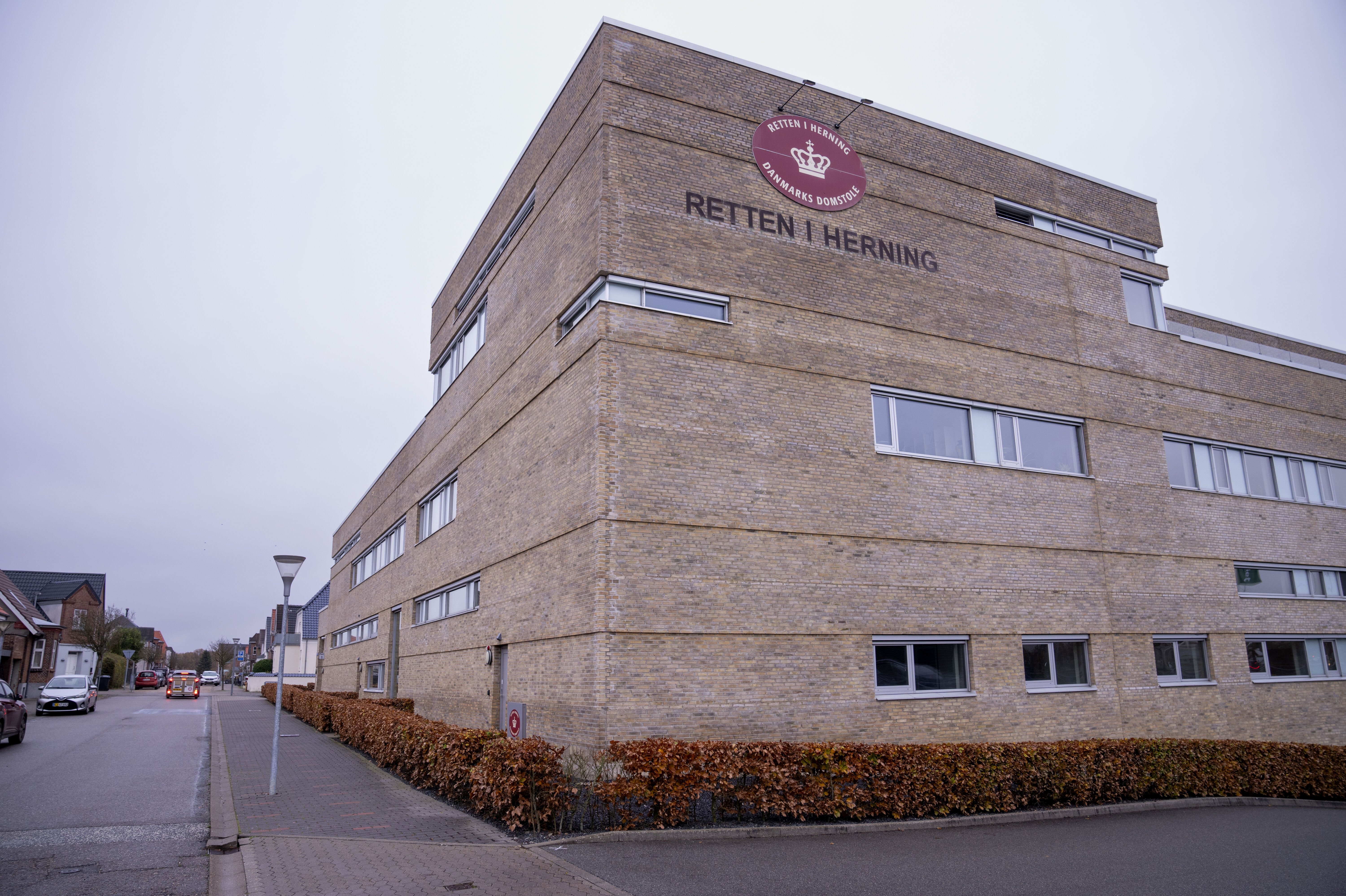 Retten i Herning valgte tirsdag at dømme en 24-årig mand til anbringelse på psykiatrisk afdeling for et knivdrab. Den dømte var utilregnelig i gerningsøjeblikket på grund af sindssygdom. (Arkivfoto).