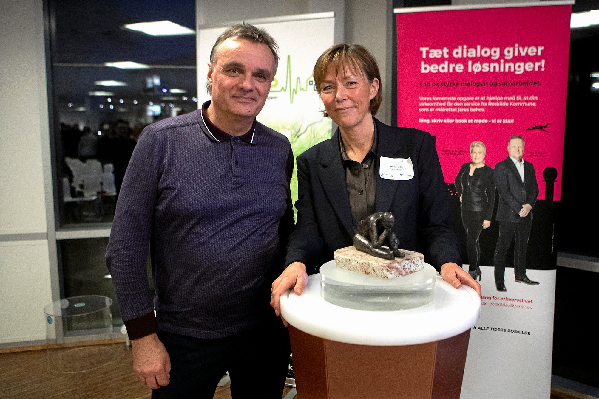 Erhvervsforum Roskildes direktør Morten Bo Berthelsen bliver direktør for Roskilde Handel og Erhverv. Her ses han med administrerende direktør Henriette H. Olsen fra Power Stow, vinder af Roskilde Erhvervspris 2024.