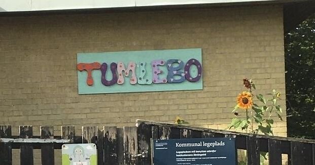 Børneinstitutionen Tumlebo er sat til at lukke 1. maj. Forældre vil forsøge at redde den ved et køb, men frygter at tiden løber fra dem.