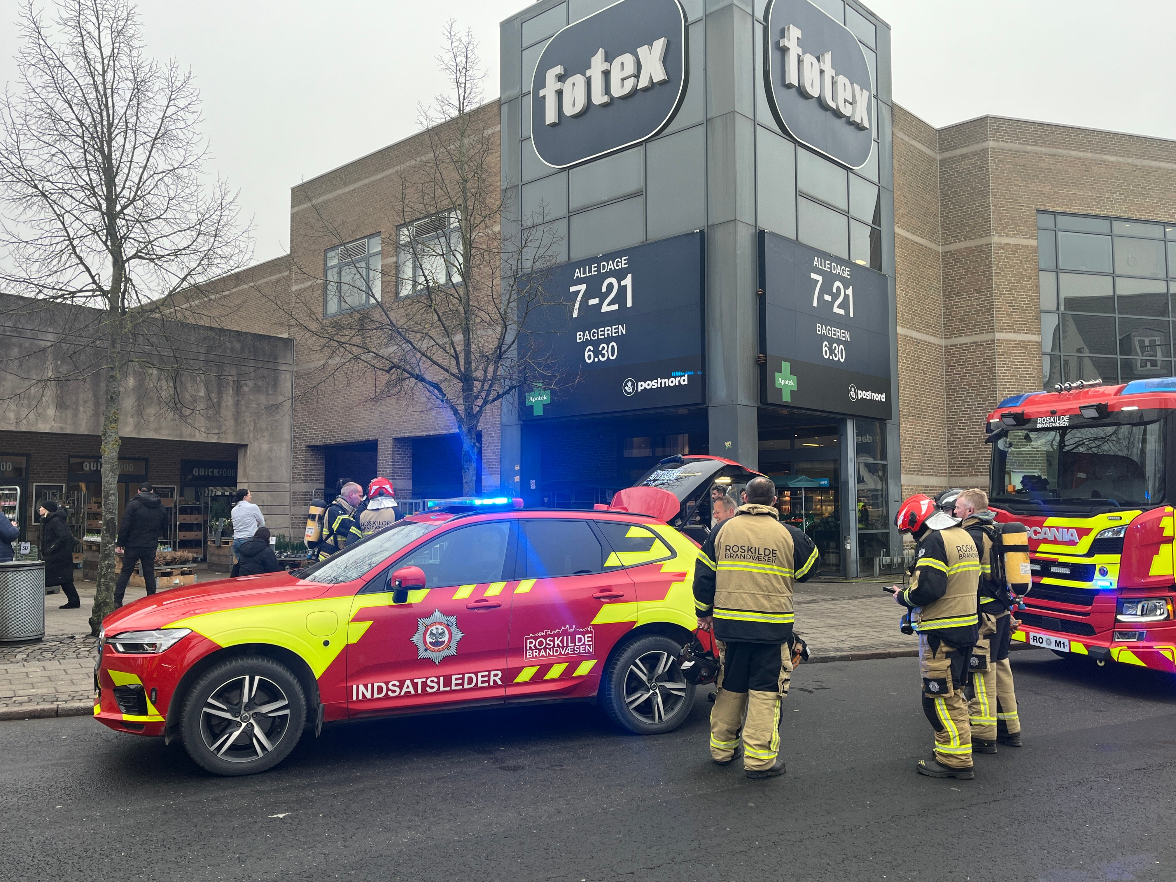 Føtex ved stationscenteret måtte holde lukket resten af onsdagen, efter der blev sat ild til toieltpapir i forretningen.