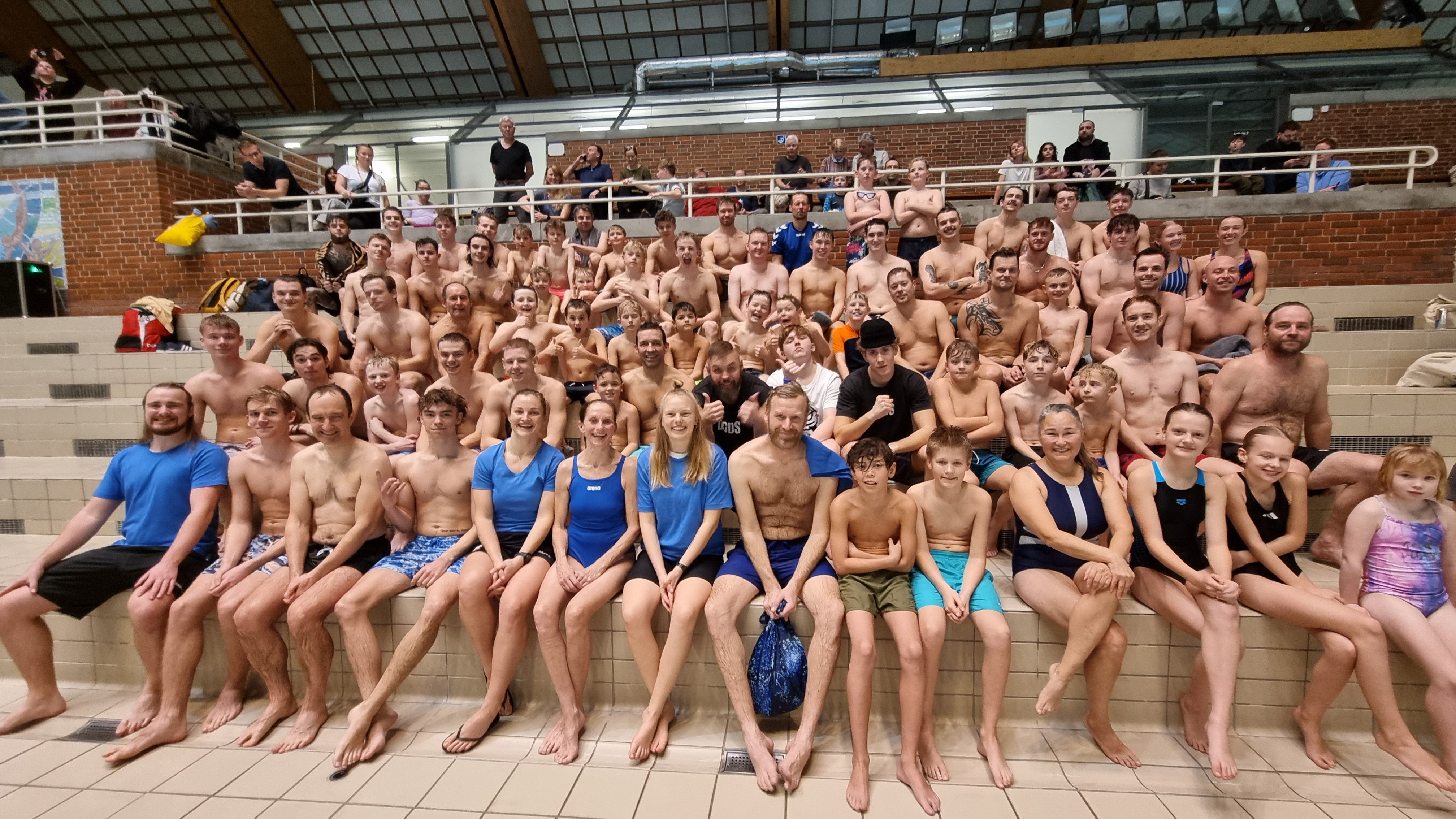 Deltagere ved weekendens event i udspring i Greve Svømmehal