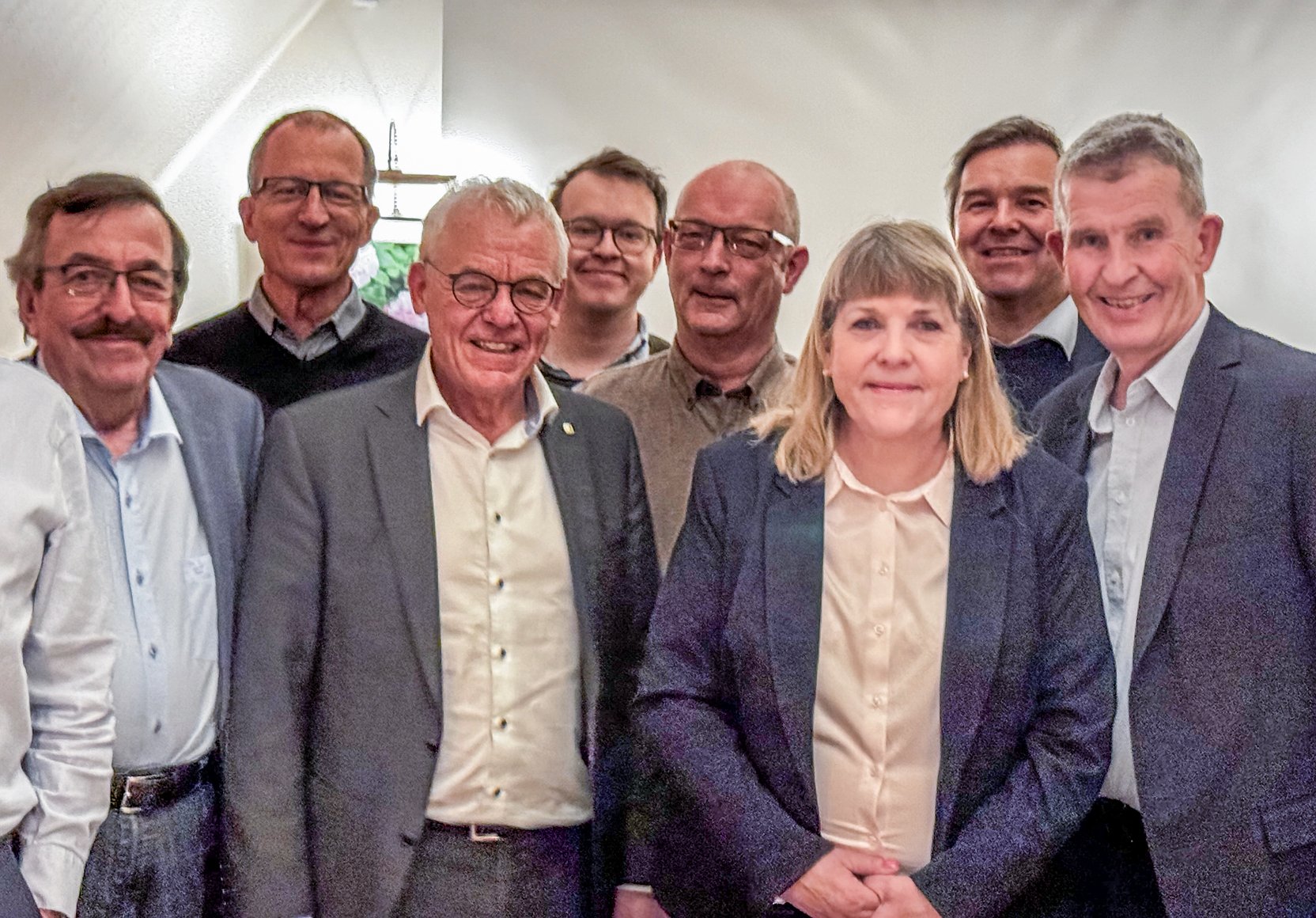 Den nyvalgte bestyrelse for den konservative vælgerforening er fra venstre: Viggo H Pedersen, Nils Frandsen, Tomas Dyrbye, Stefan Bojesen-Kofoed, Per Støvring Sørensen, Helen Hagensten Jørgensen, Søren Svenningsen og Steffen Brygger Lund. Allan S. Olesen og Peter Agger er ikke med på billedet.