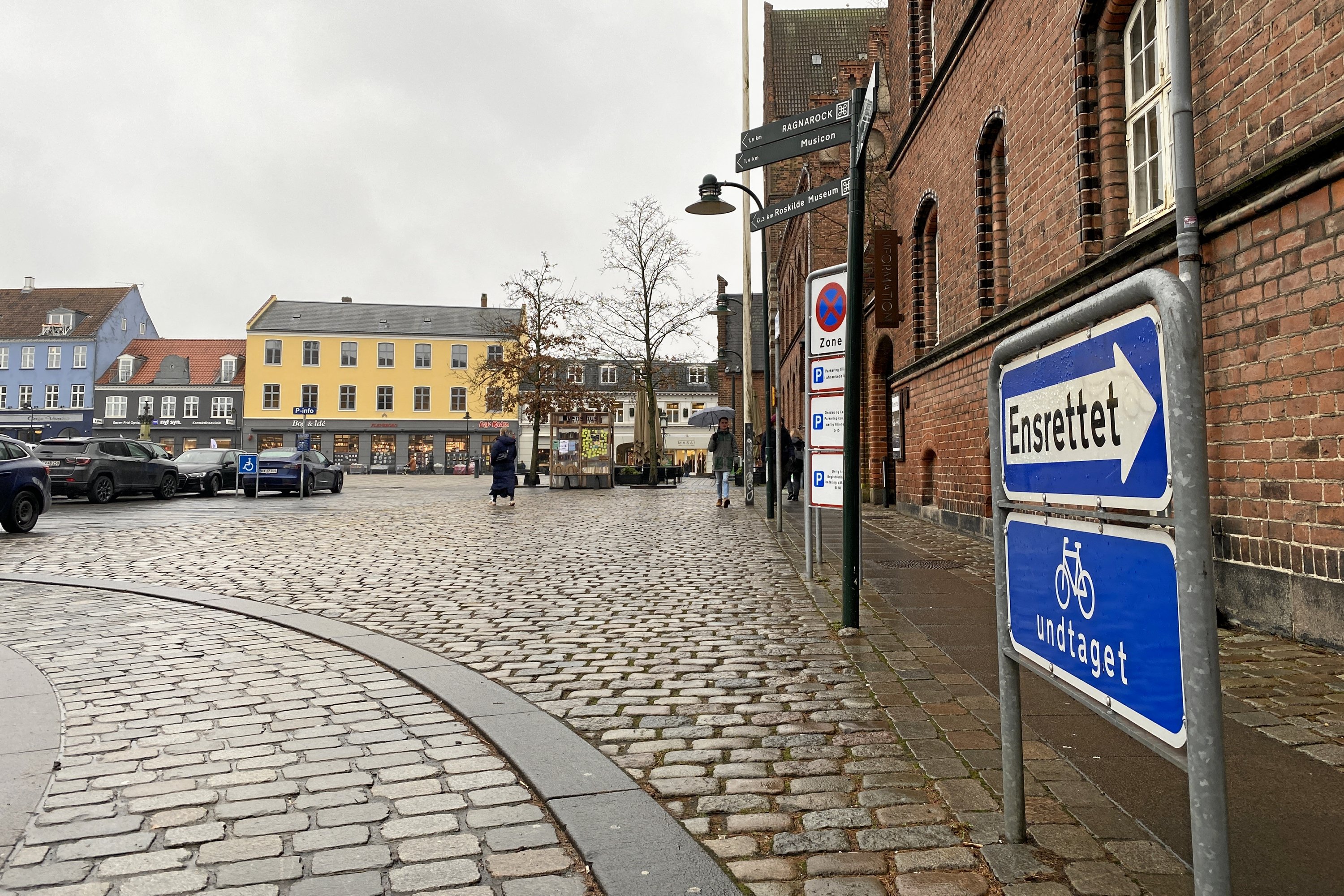 Store dele af Stændertorvet er stadig parkeringsplads