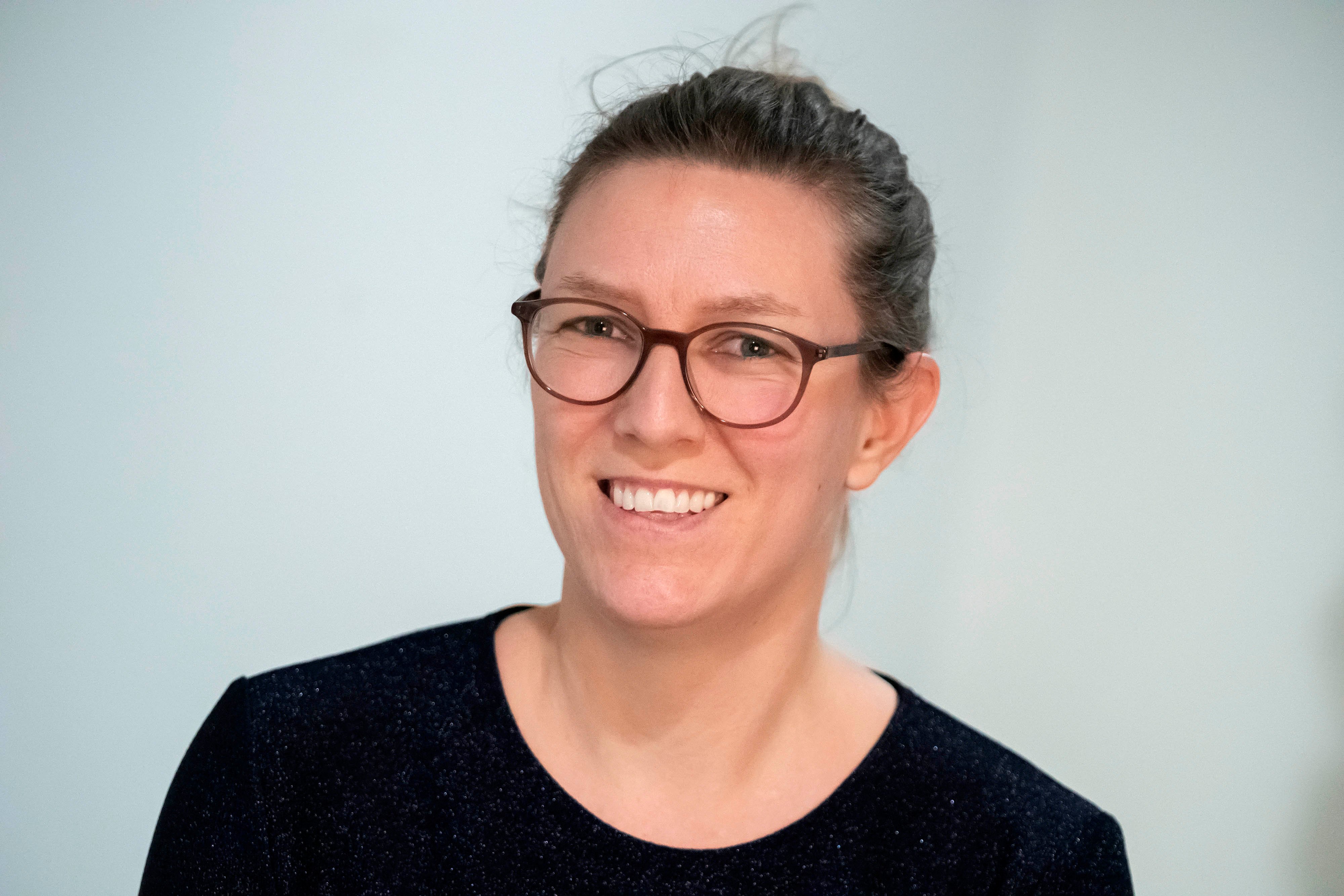 Julie Hoff Sørensen fra SF sidder i kommunalbestyrelsen i Stevns Kommune og er spidskandidat til kommunalvalget den 18. november 2025.