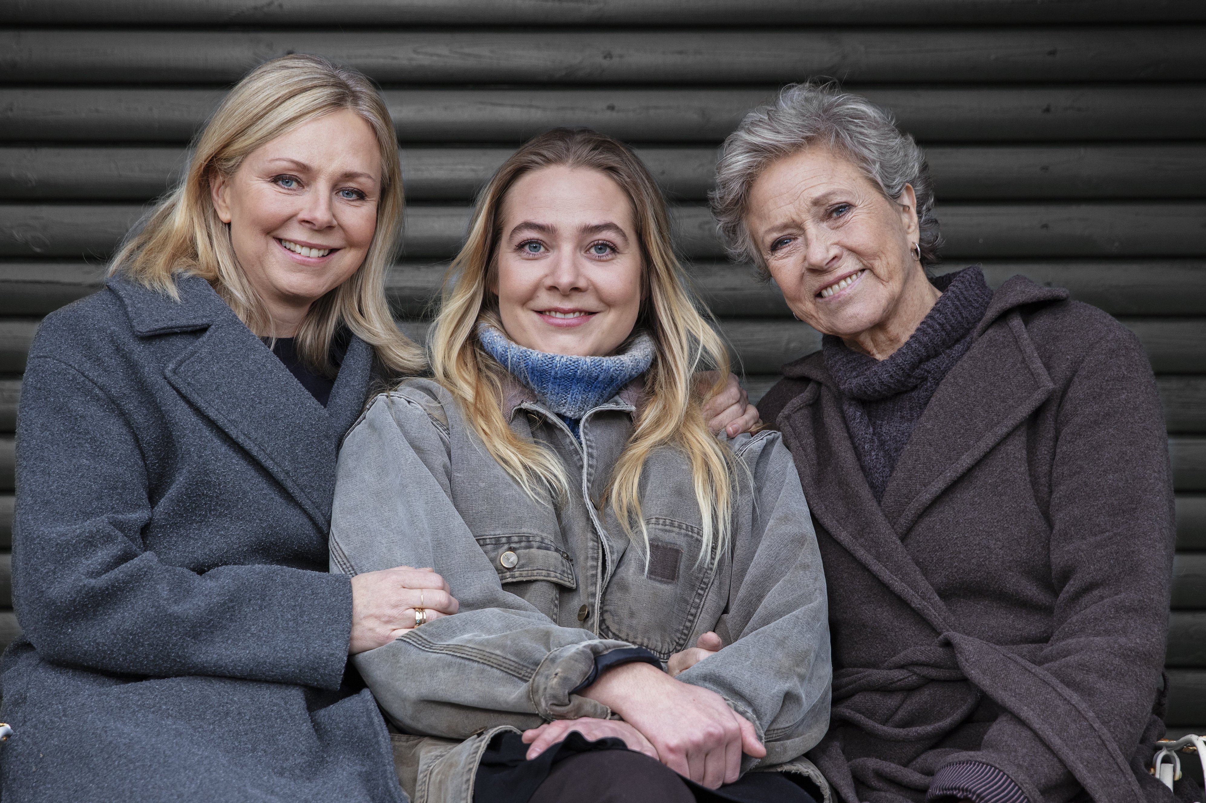 Lene Maria Christensen, Freja Klint Sandberg og Birthe Neumann er hovedrolleindehaverne i den nye danske film "Ingen kære mor". (PR-foto).