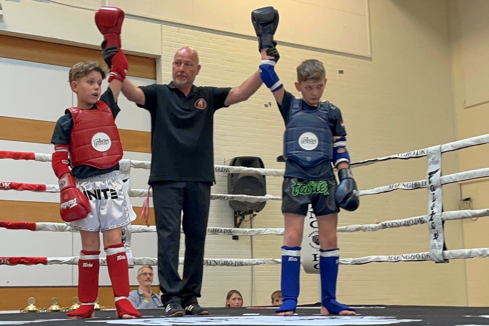 Thaibokseklubben Maeng-Ho Roskilde holdt stævne på Klostermarksskolen.