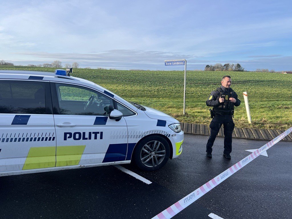 Politiet til stede i Eggeslevmagle tirsdag.