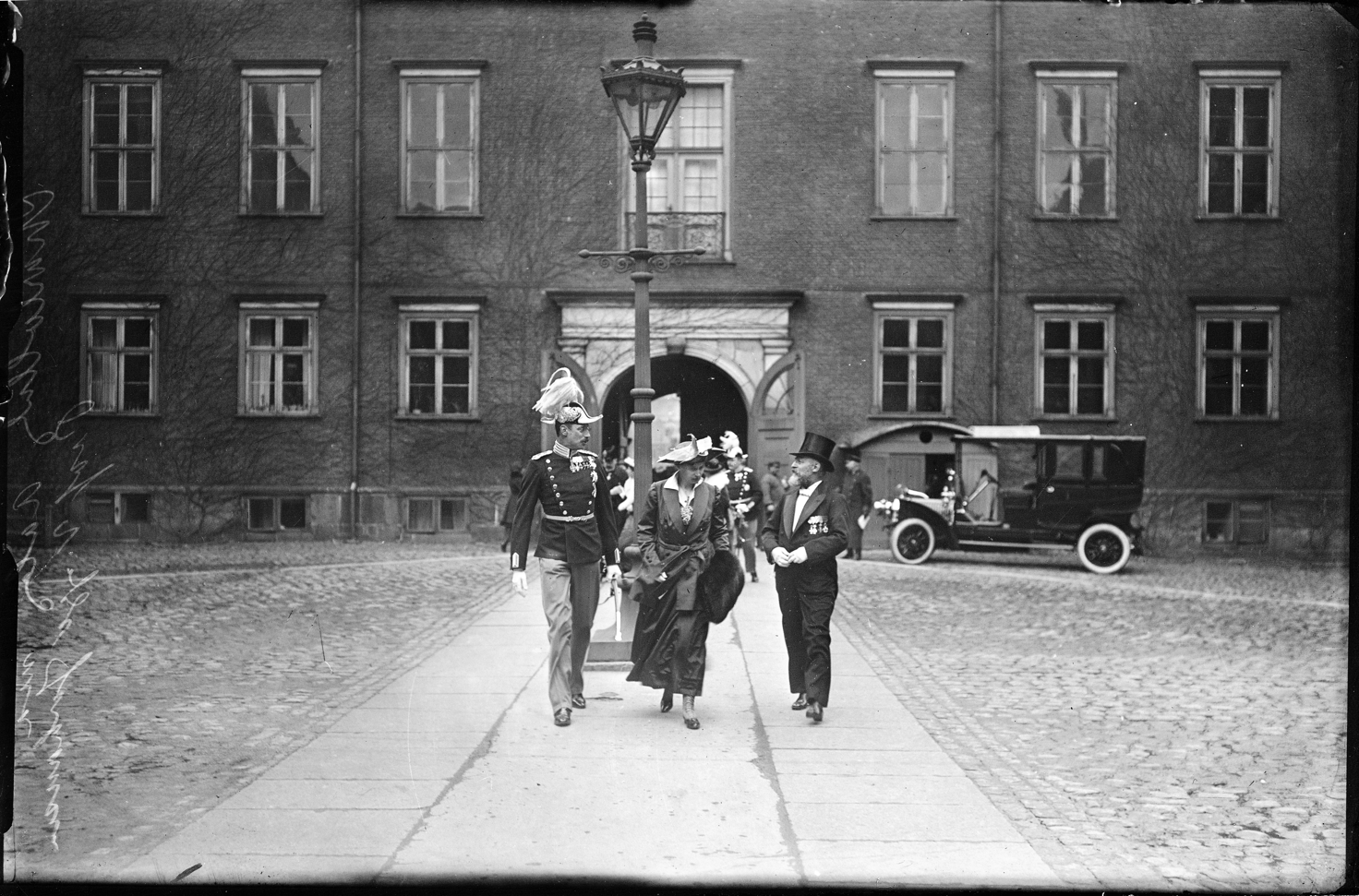 Over 100 års kongelige biler udstilles på Classic Car House. - Presse Over 100 års kongelige biler udstilles på Classic Car House.