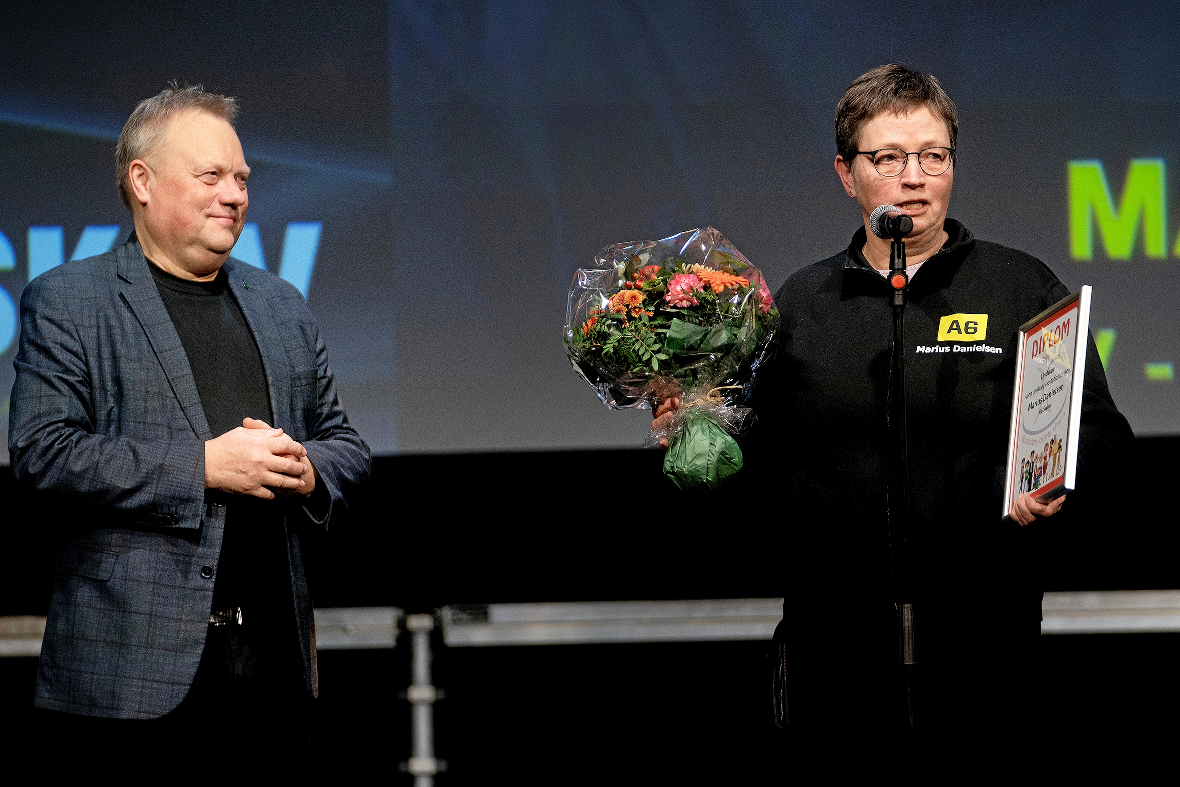 Lars Lindskov overrakte prisen Den Unikke Præstation til parasvømmeren Marius Danielsen fra A6 Swim. Da han er på træningslejr i Tyrkiet, tog hans mor imod prisen. - Thomas Olsen Lars Lindskov overrakte prisen Den Unikke Præstation til parasvømmeren Marius Danielsen fra A6 Swim. Da han er på træningslejr i Tyrkiet, tog hans mor imod prisen.