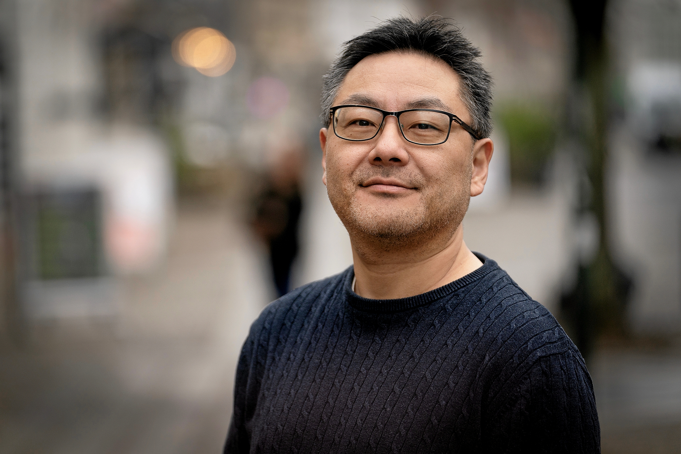 Lars Ahn har et par - måske overraskende - bud på, hvor du finder festen eller eftertænksomheden foran scenerne. - Thomas Olsen Lars Ahn har et par - måske overraskende - bud på, hvor du finder festen eller eftertænksomheden foran scenerne.