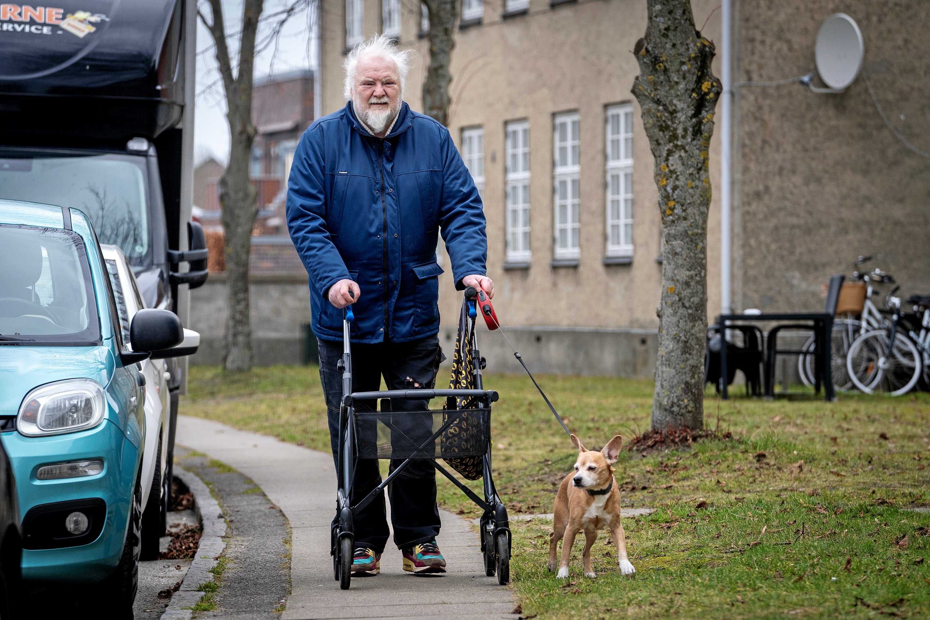 Tommy Søholm er 62 år og syg - og fordi han ikke har kunnet betale husleje til sin lejlighed i Slangerup, er han sat på gaden af boligselskab.