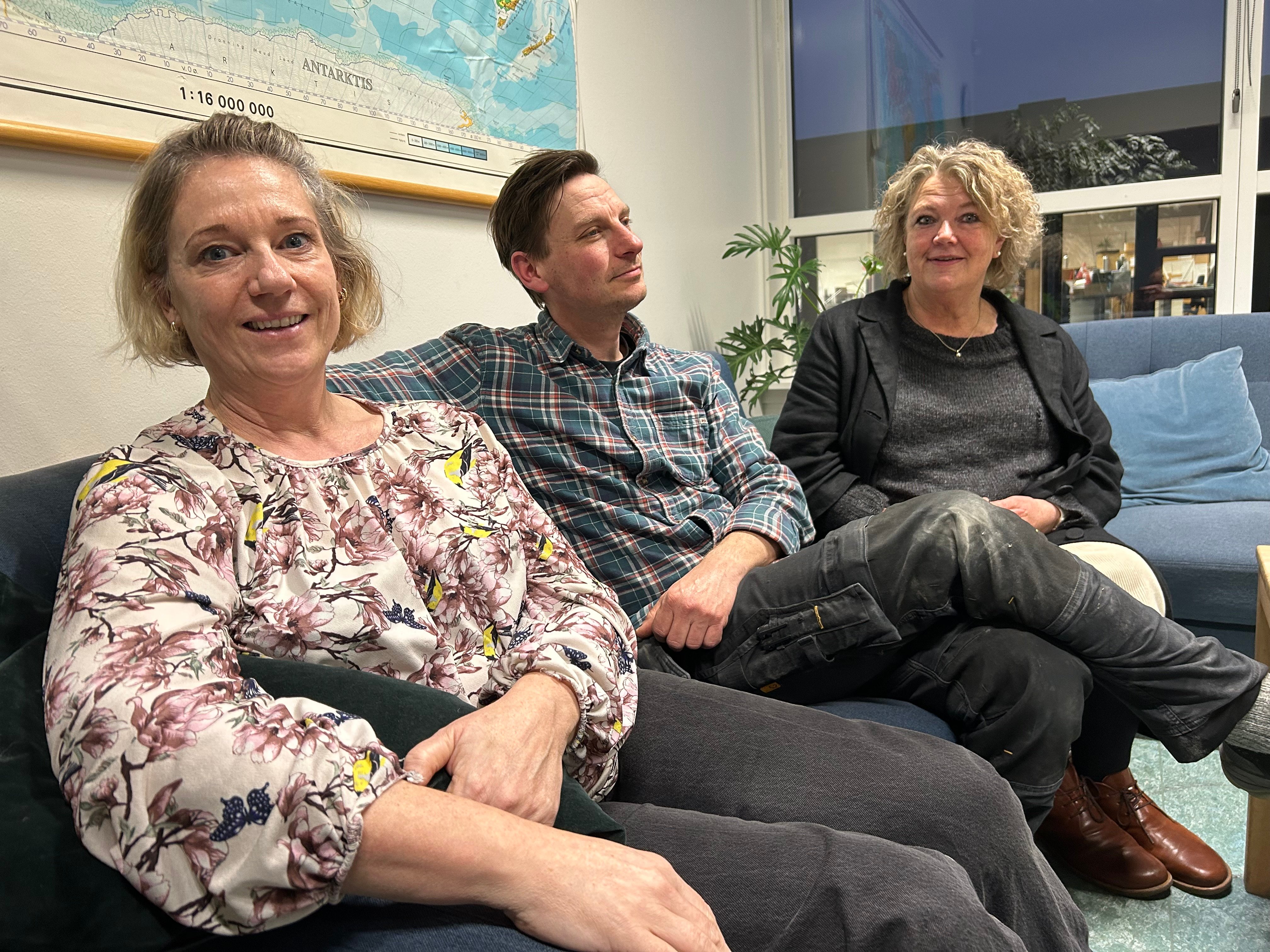 Sia Gudmundsson (tv.) er mor til dreng i ny autismeklasse i indskolingen, Claus Lyngby er far til dreng i autismeklasse på mellemtrinnet og Dorte Jensen er afdelingsleder for specialklasser og inklusion på Store Heddinge Skole. Clau