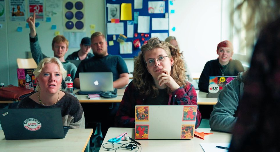 -På Vestegnen HF & VUC skaber vi uddannelse for alle – gennem hele livet. Det betyder også, at der er plads til dem, hvor den lige vej ikke er en mulighed, men hvor man kan få en uddannelse, selv om man er for psykisk sårbar til at have lyst til eller mulighed for at gå i en almindelig gymnasieklasse, fortæller Tue Sanderhage i en pressemeddelelse.