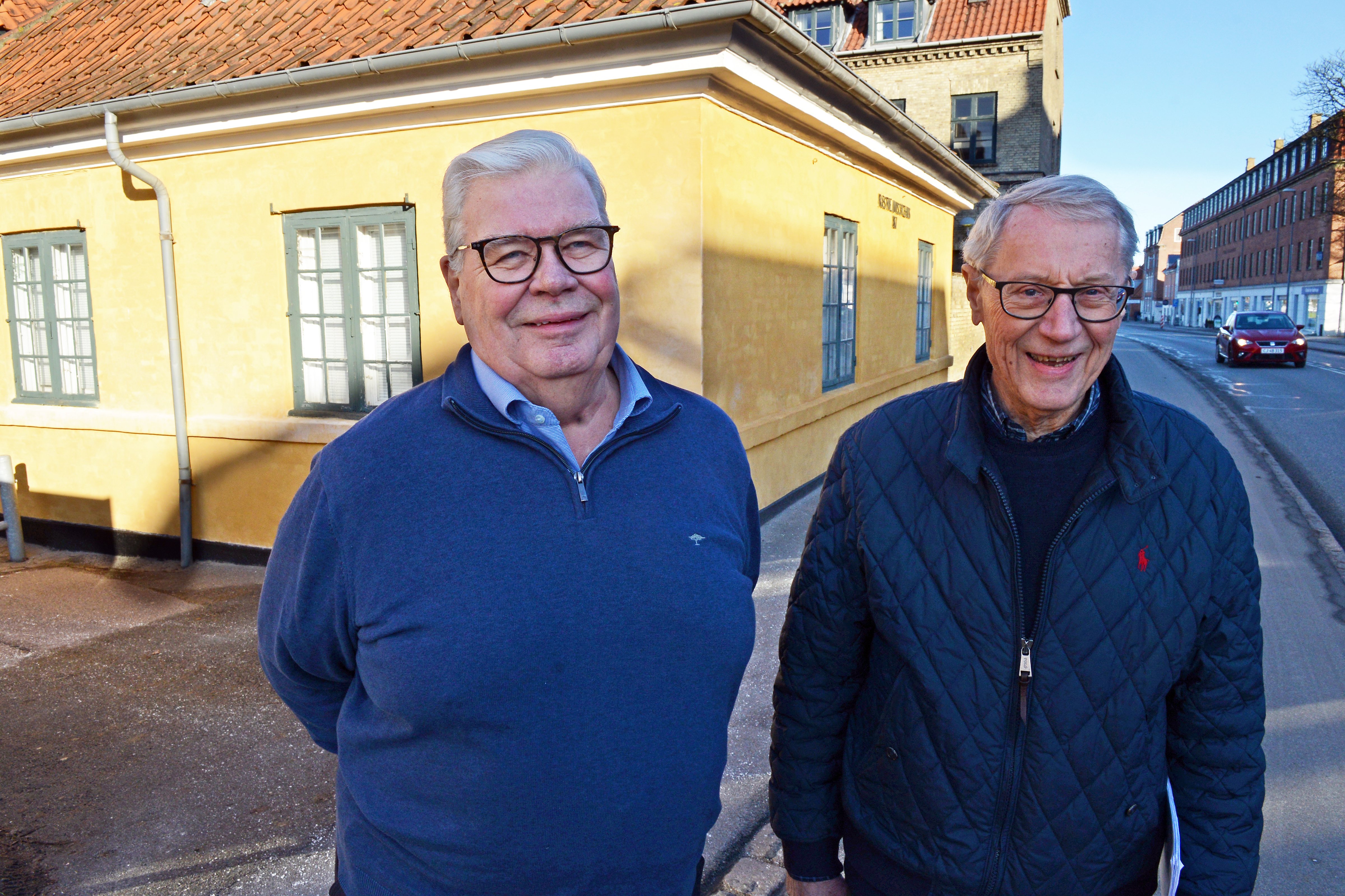 Den ældste sygehusbygning i Danmark bliver nu en del af Medicinsk-Historisk museum, fortæller Jens Pagel (t.v) og Peter Schmidt.