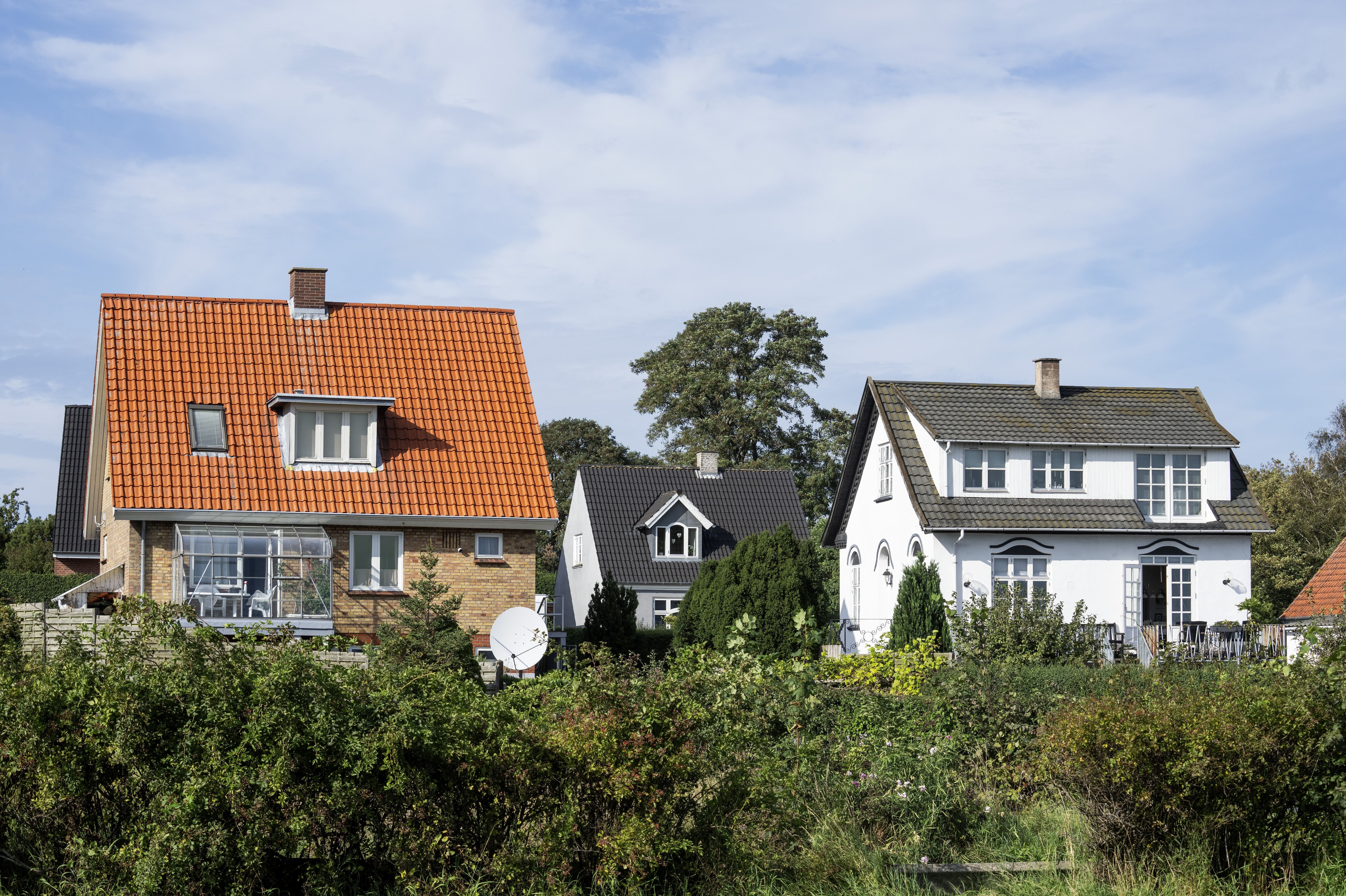 Hvis du vil låne penge til at kunne købe en bolig, skal du selv kunne betale minimum fem procent af boligens pris i udbetaling. Koster boligen 2 millioner kroner, skal du altså komme med 100.000 kroner. (Arkivfoto).