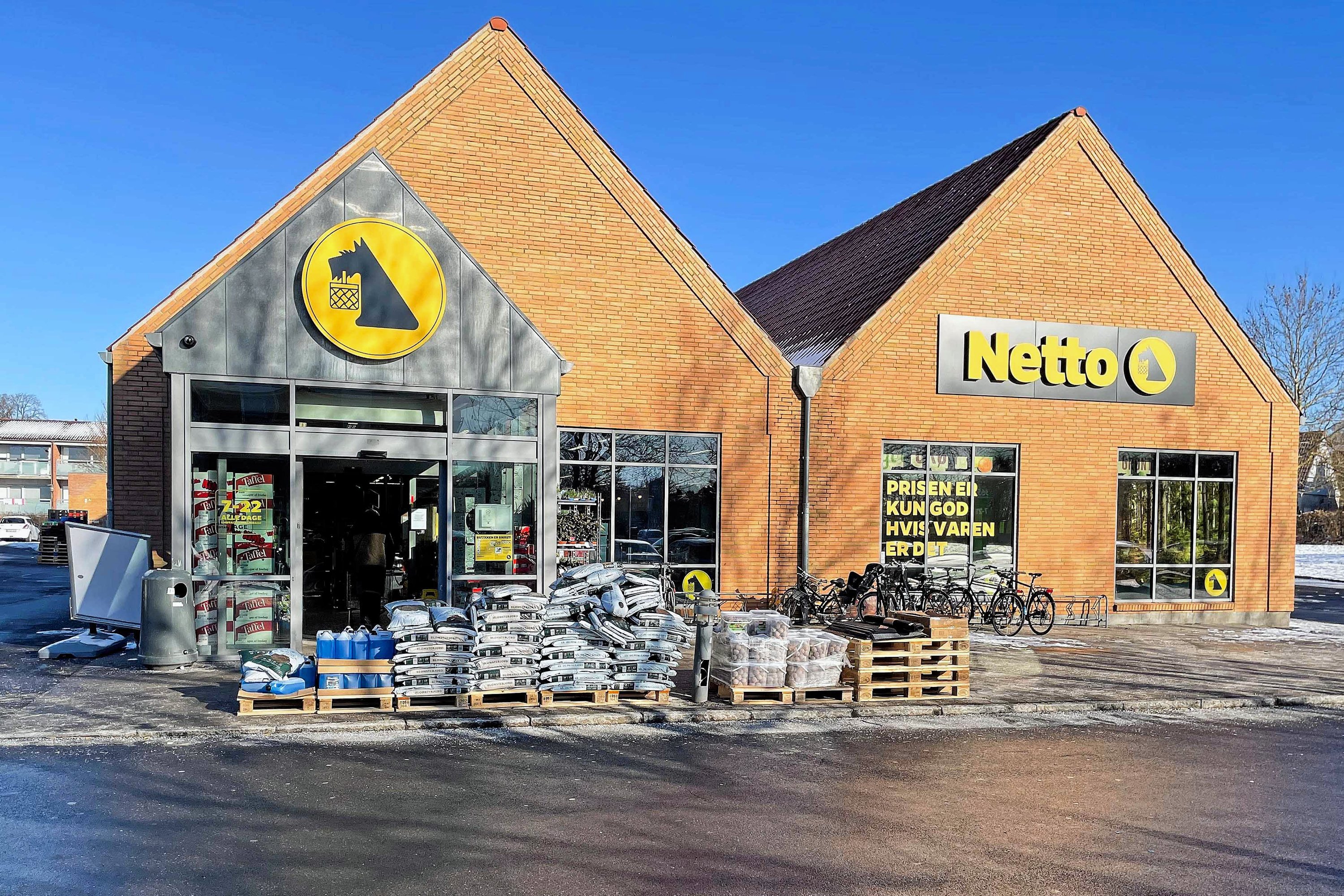 Denne Netto-butik har fået en bøde og sur smiley af Fødevarestyrelsen efter et kontrol-besøg, hvor især rengøringen eller mangel på samme får kritik.