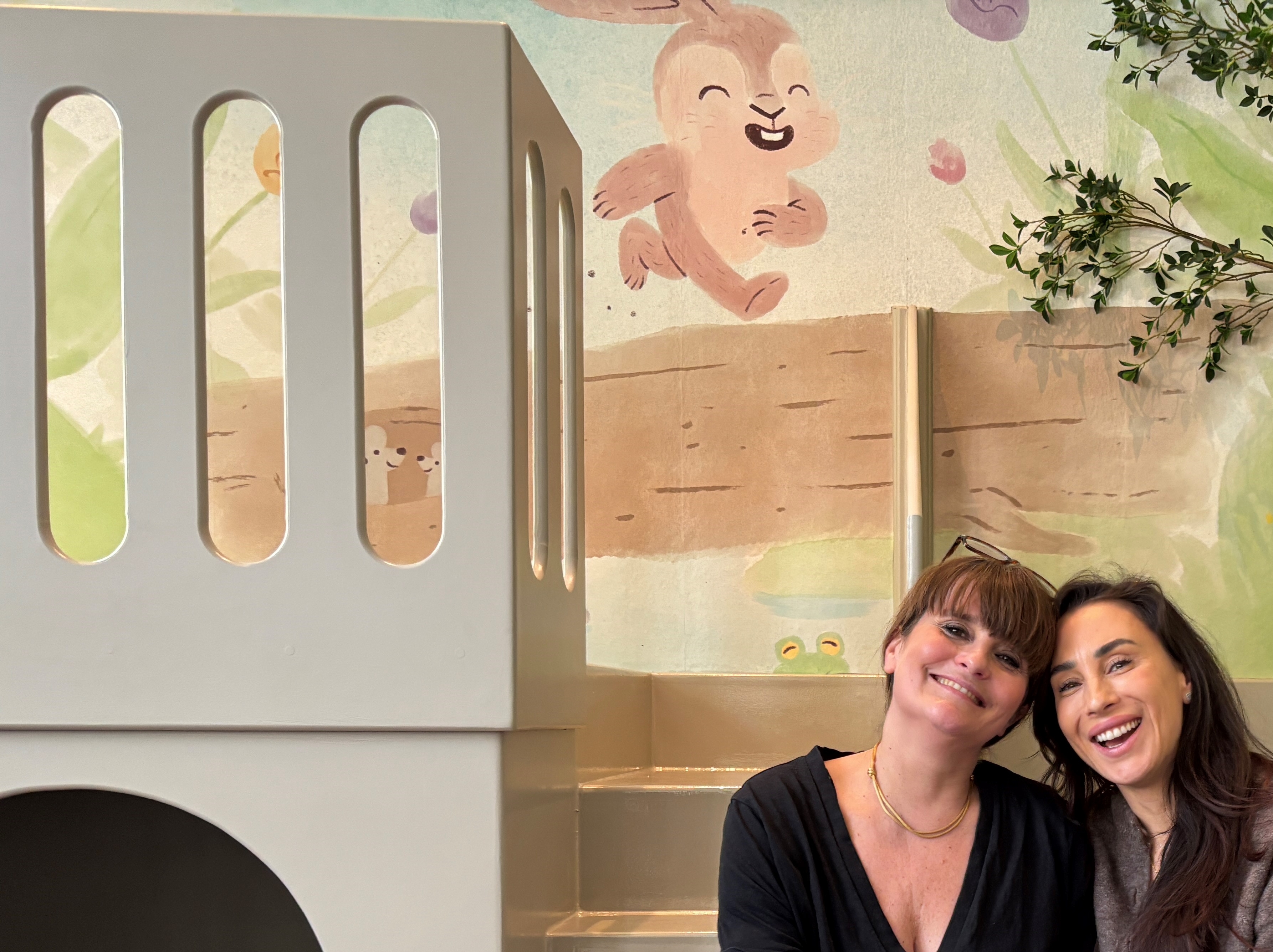 Medina og Roxana fejrer åbningen af deres nye café Happy Bomi. - Morten Timm Medina og Roxana fejrer åbningen af deres nye café Happy Bomi.