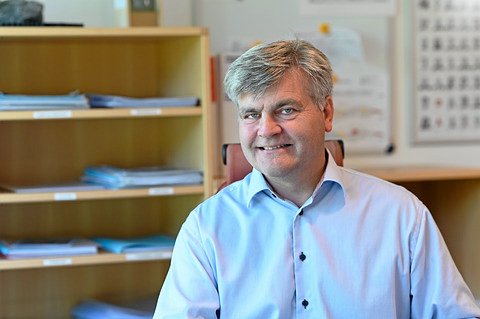 De sidste mange konstitueringsforhandlinger er foregået hjemme i privaten hos Thomas Lykke Pedersen (S). Men det bliver anderledes i år, når forhandlingerne om magten rykker til rådhuset.