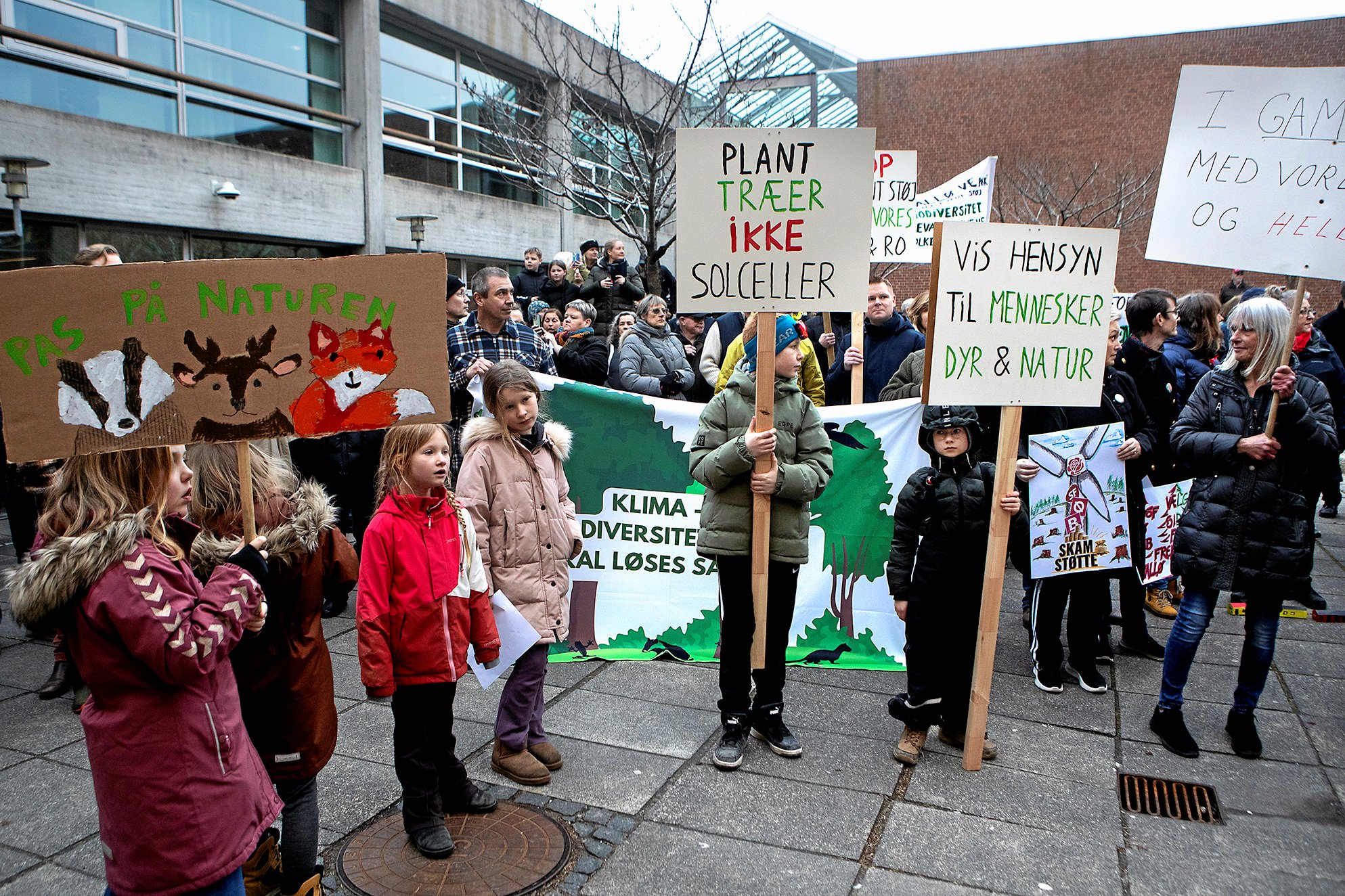 Den Grønne Borgergruppe mobiliserede stort i løbet af 2025; her fra en demonstration imod Energipark Valløprojektet, hvor man afleverede flere end 3.500 underskrifter til daværende borgmester, Marie Stærke.