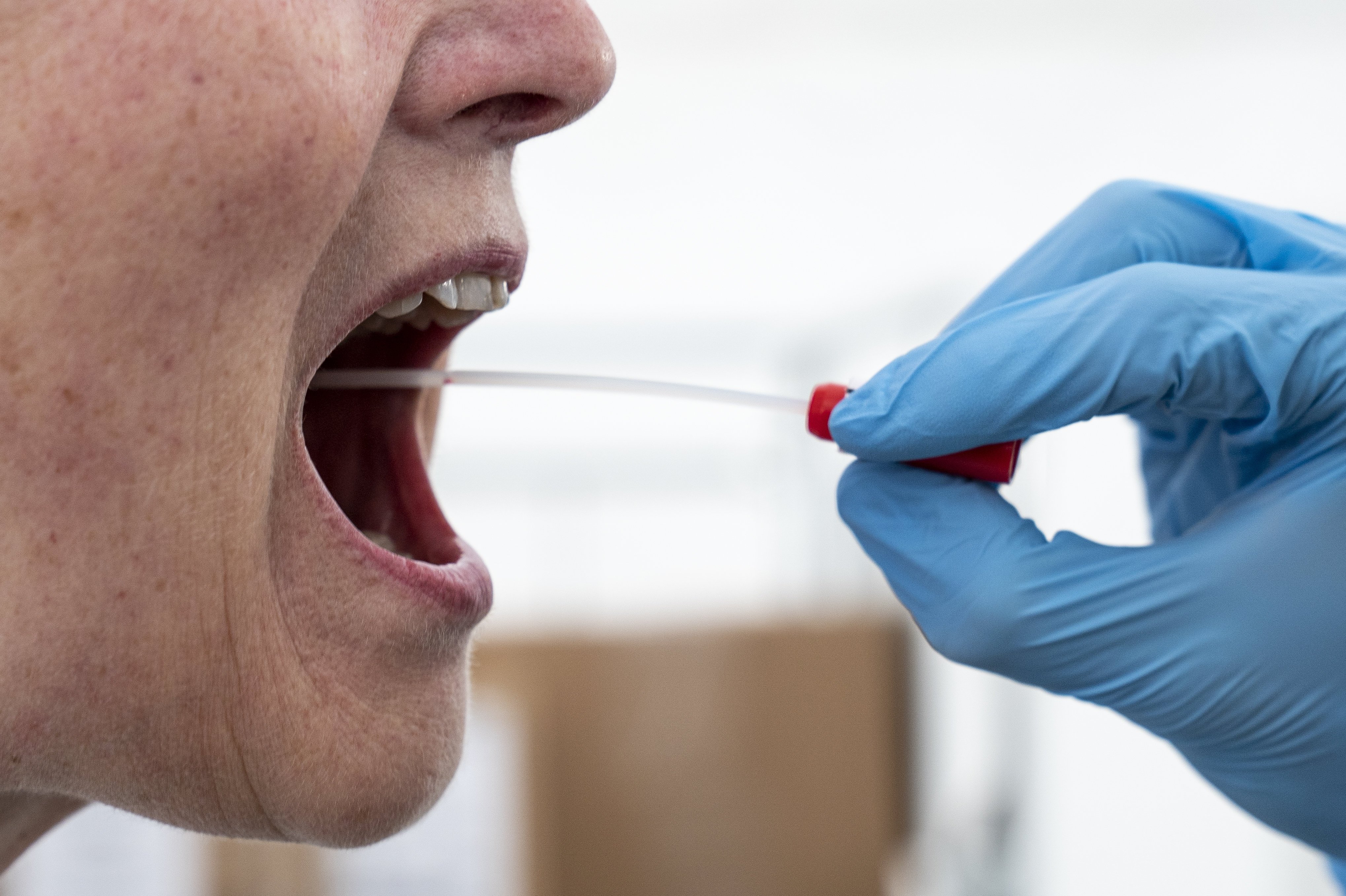Mens smittetrykket for influenza ligger på et højt niveau, er smitten med covid-19 på et lavt niveau, konstaterer overlæge og sektionsleder på SSI Bolette Søborg. (Arkivfoto).