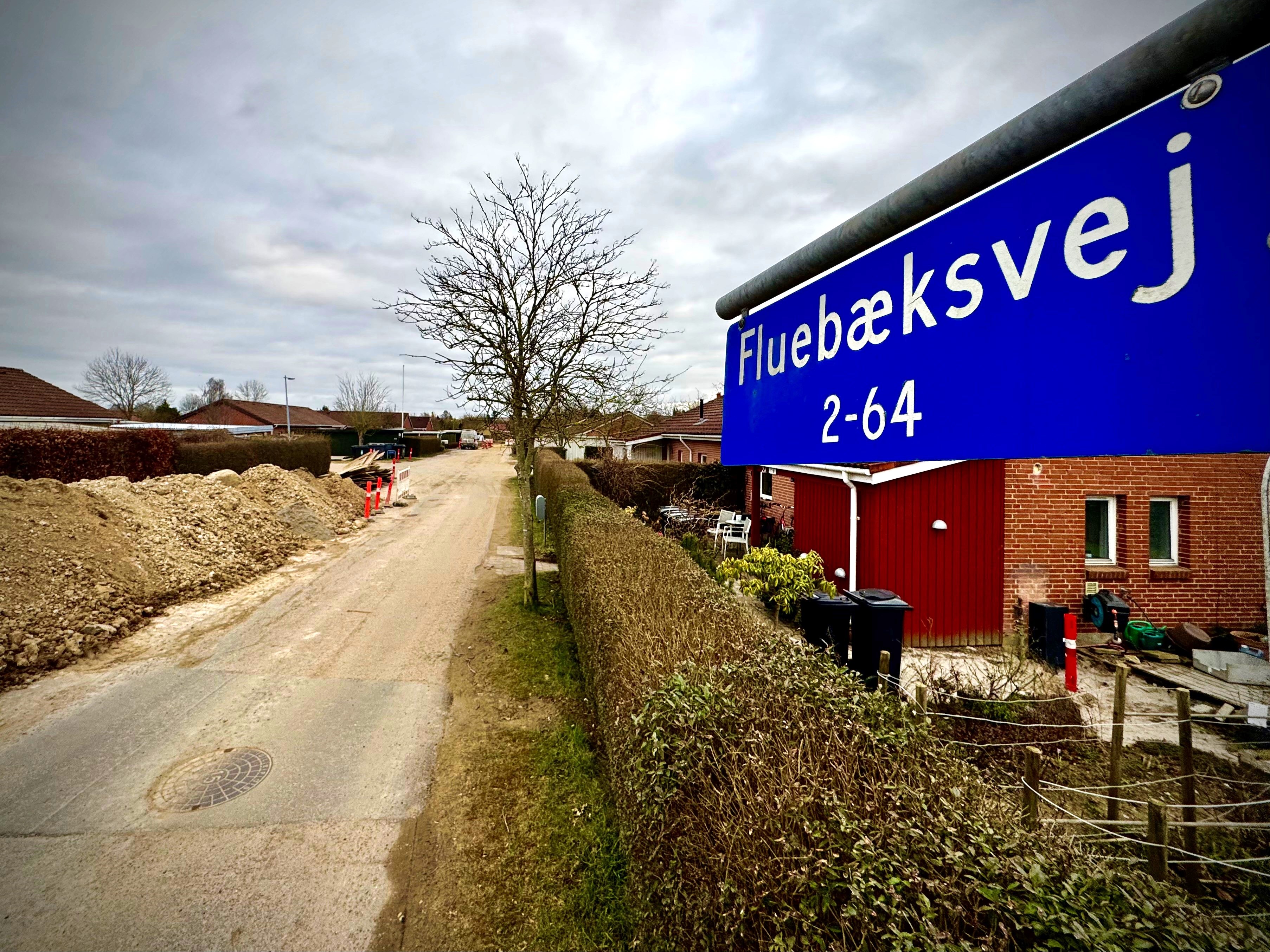 Fjernvarme-arbejdet på Fluebæksvej er efter en forsinkelse færdigt.