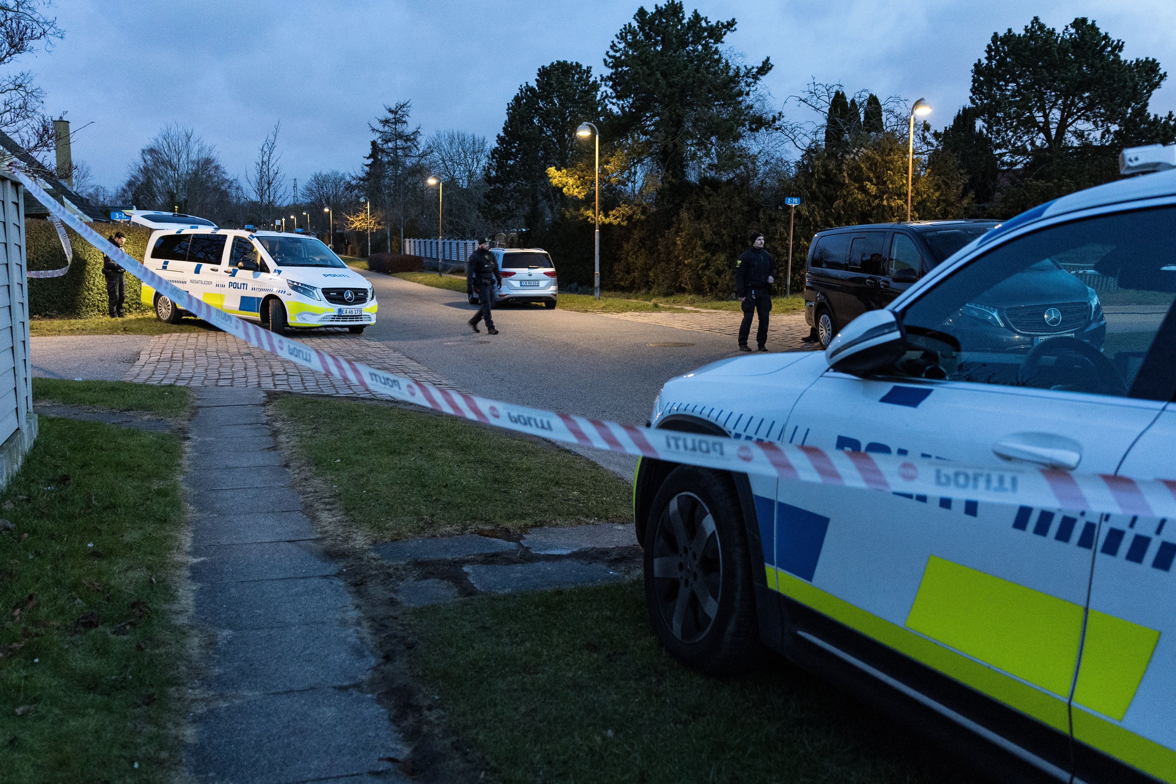 Politiet undersøger tirsdag morgen et mistænkeligt forhold på Landlyst Vænge i Ishøj.