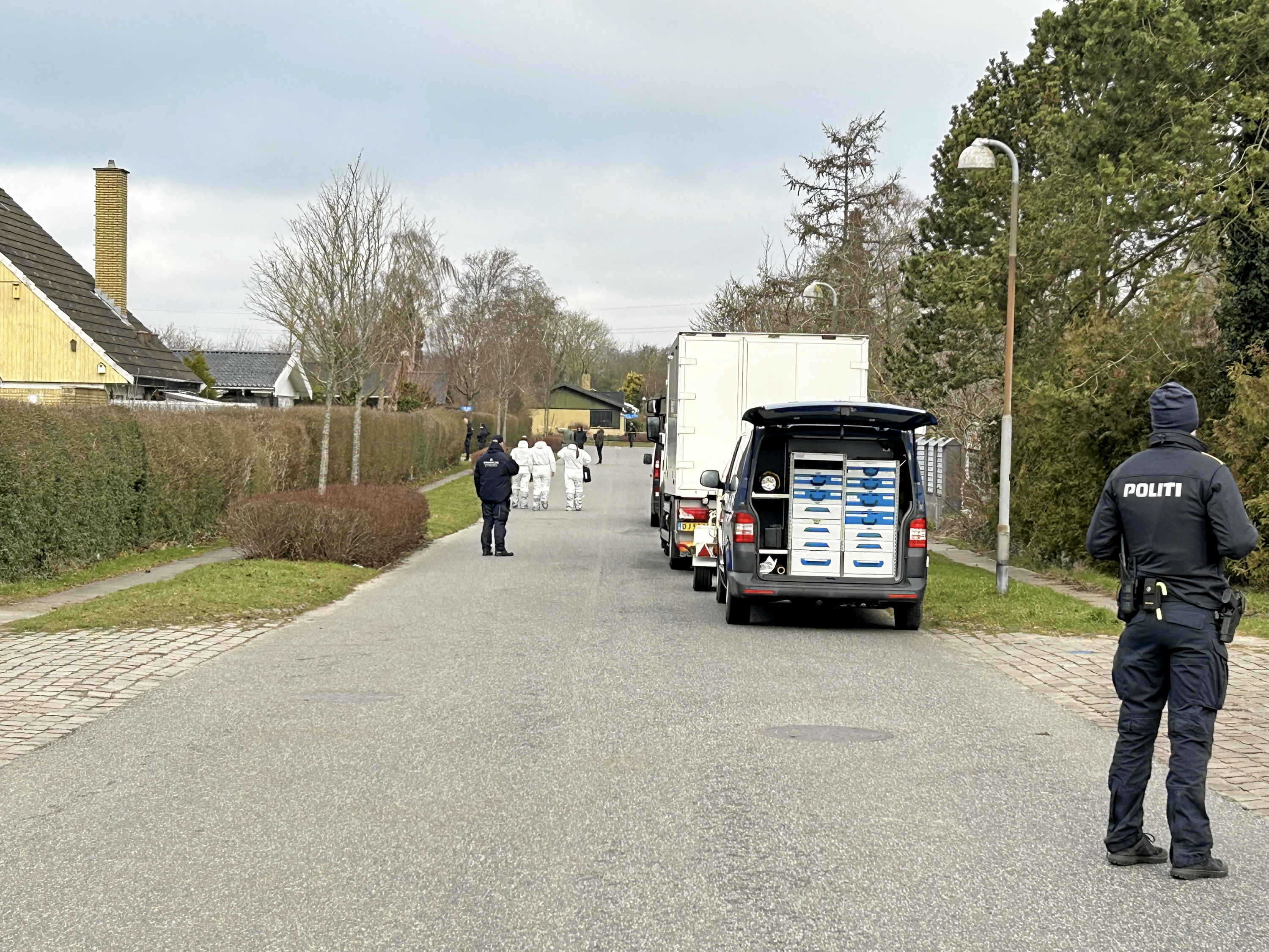 Politi på stedet i Ishøj tirsdag formiddag.
