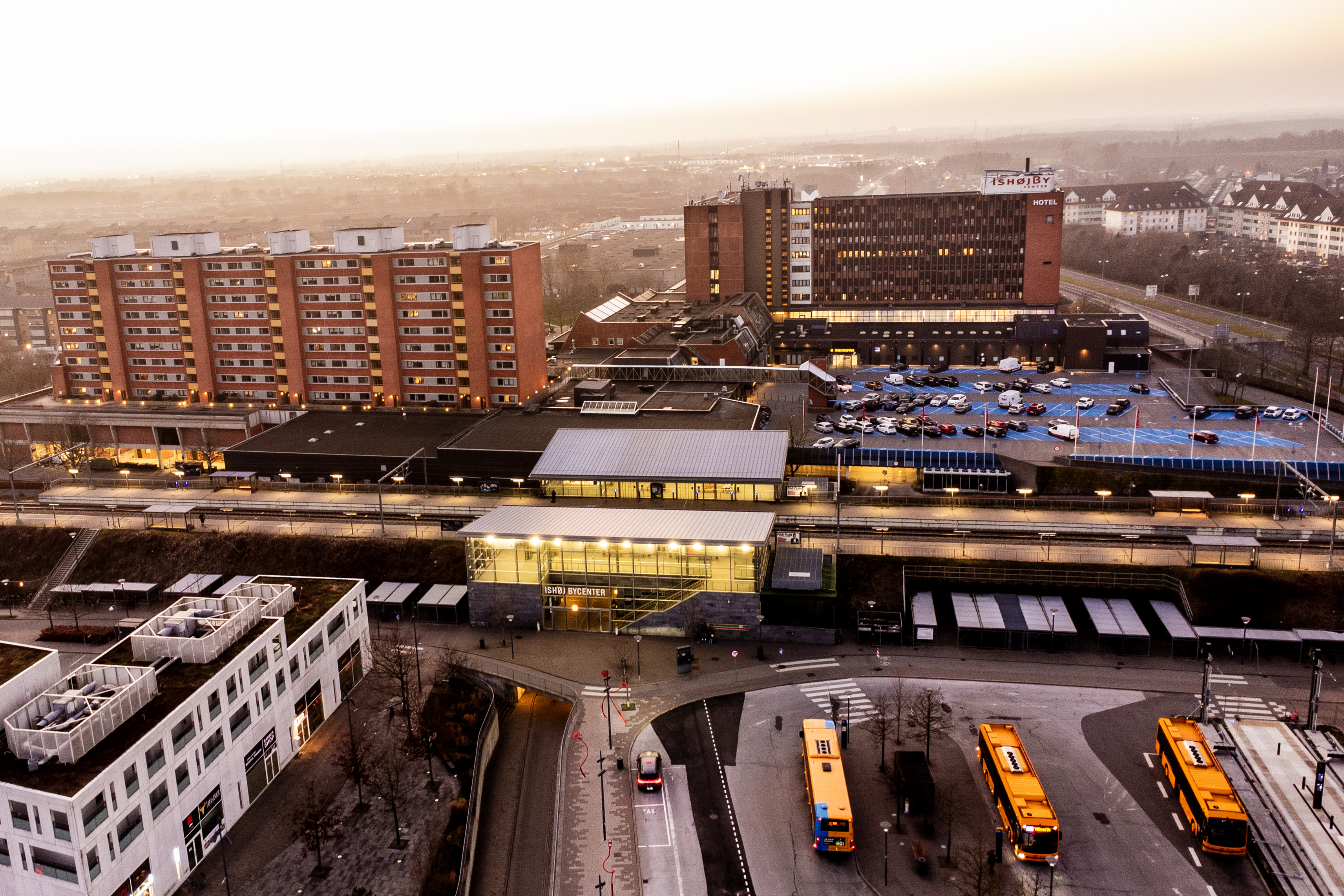 Ishøj Station og Ishøj Bycenter.
