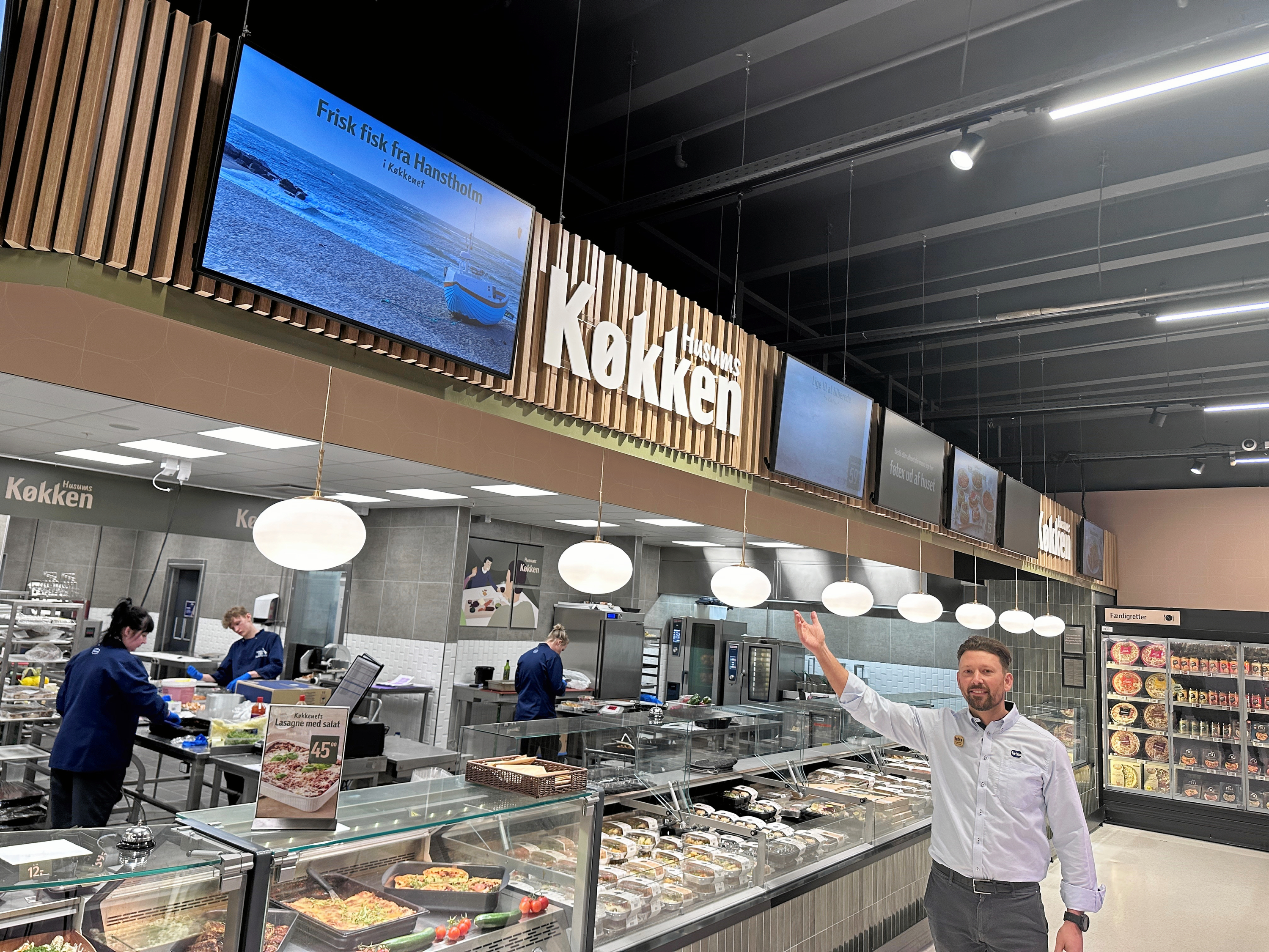 - Vi glæder os rigtig meget til at tage imod kunderne i de ombyggede rammer. Vi er især rigtig stolte af vores nye køkken, som er en af de helt store positive forandringer, vores kunder kommer til at møde, siger varehuschef Christian Madsen i en pressemeddelelse.