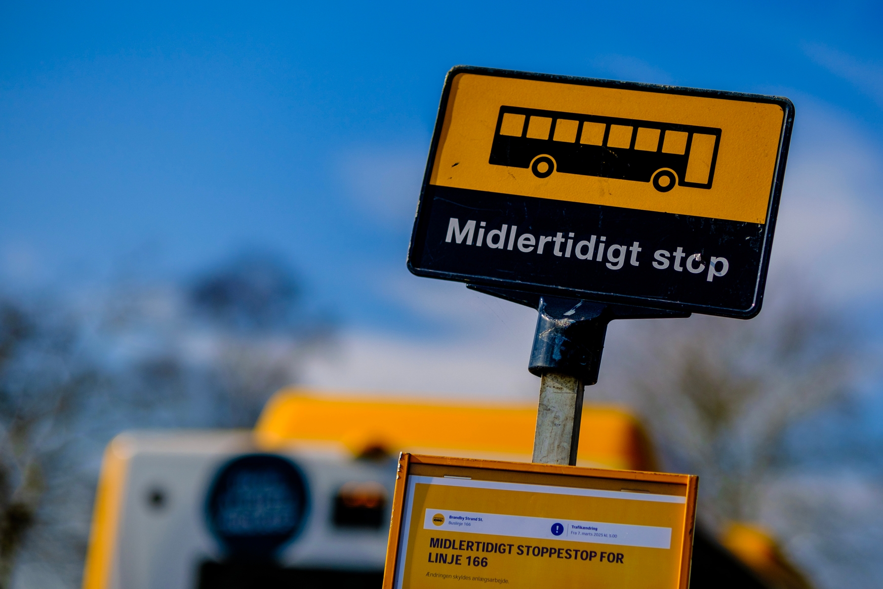 Busserne får ny holdeplads ved Brøndby Strand Station, mens et større vejarbejde finder sted. - Robert Hendel Busserne får ny holdeplads ved Brøndby Strand Station, mens et større vejarbejde finder sted.