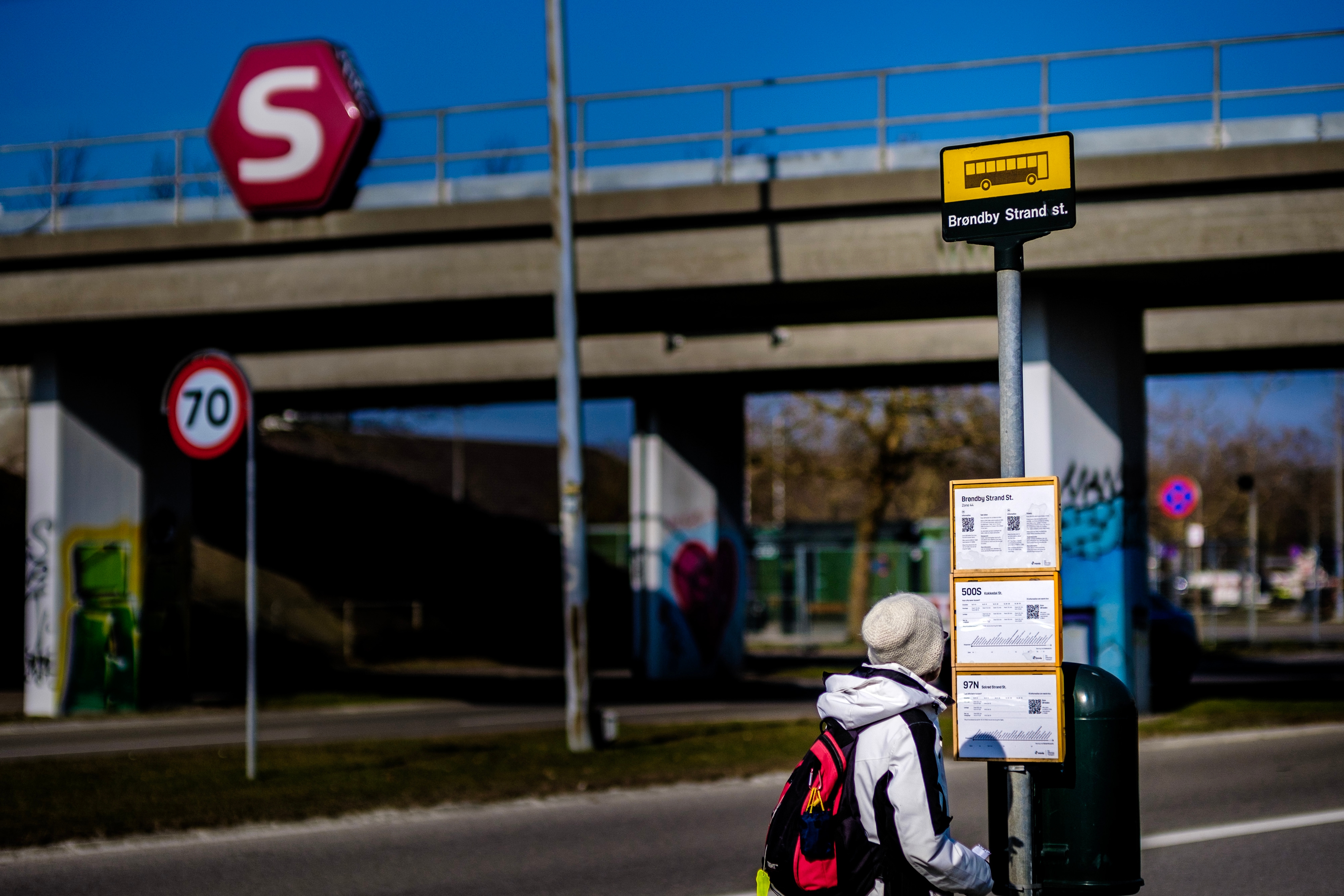 Når linje 500S ankommer til Brøndby Strand Station, holder den ikke længere på stationspladsen, men på Borgmester Kjeld Rasmussens Boulevard. - Robert Hendel Når linje 500S ankommer til Brøndby Strand Station, holder den ikke længere på stationspladsen, men på Borgmester Kjeld Rasmussens Boulevard.