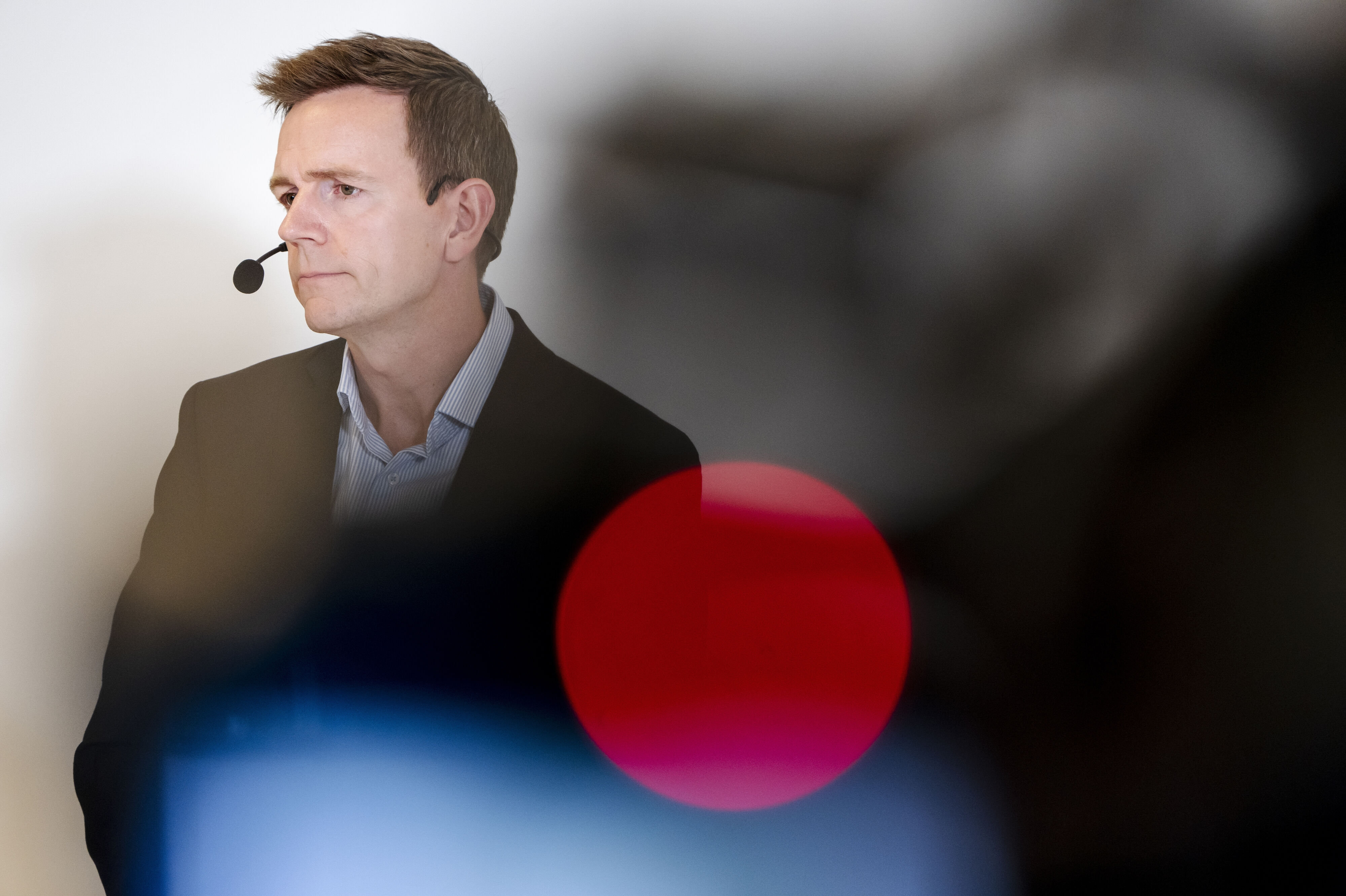 Skatteminister Rasmus Stoklund (S) præsenterer torsdag en model for, hvordan elbilsejere med solceller kan få en lav elafgift.