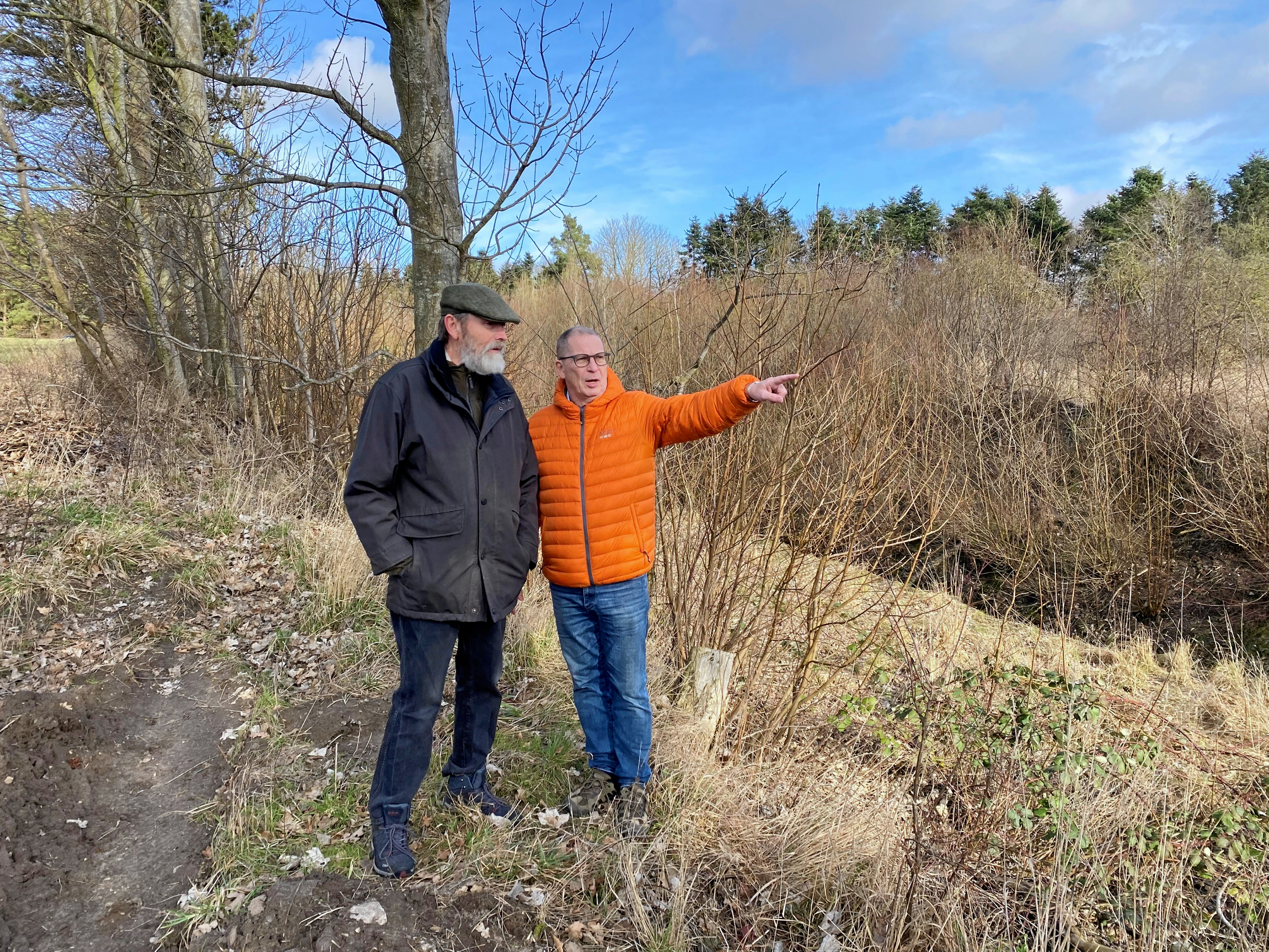 Jens Timm Jensen fra Danmarks Naturfredningsforening og byrådsmedlem Jørgen Bech (V) har kæmpet for at undgå, at den historiske banegrav ville blive fyldt op af forurenet jord. Arkivfoto