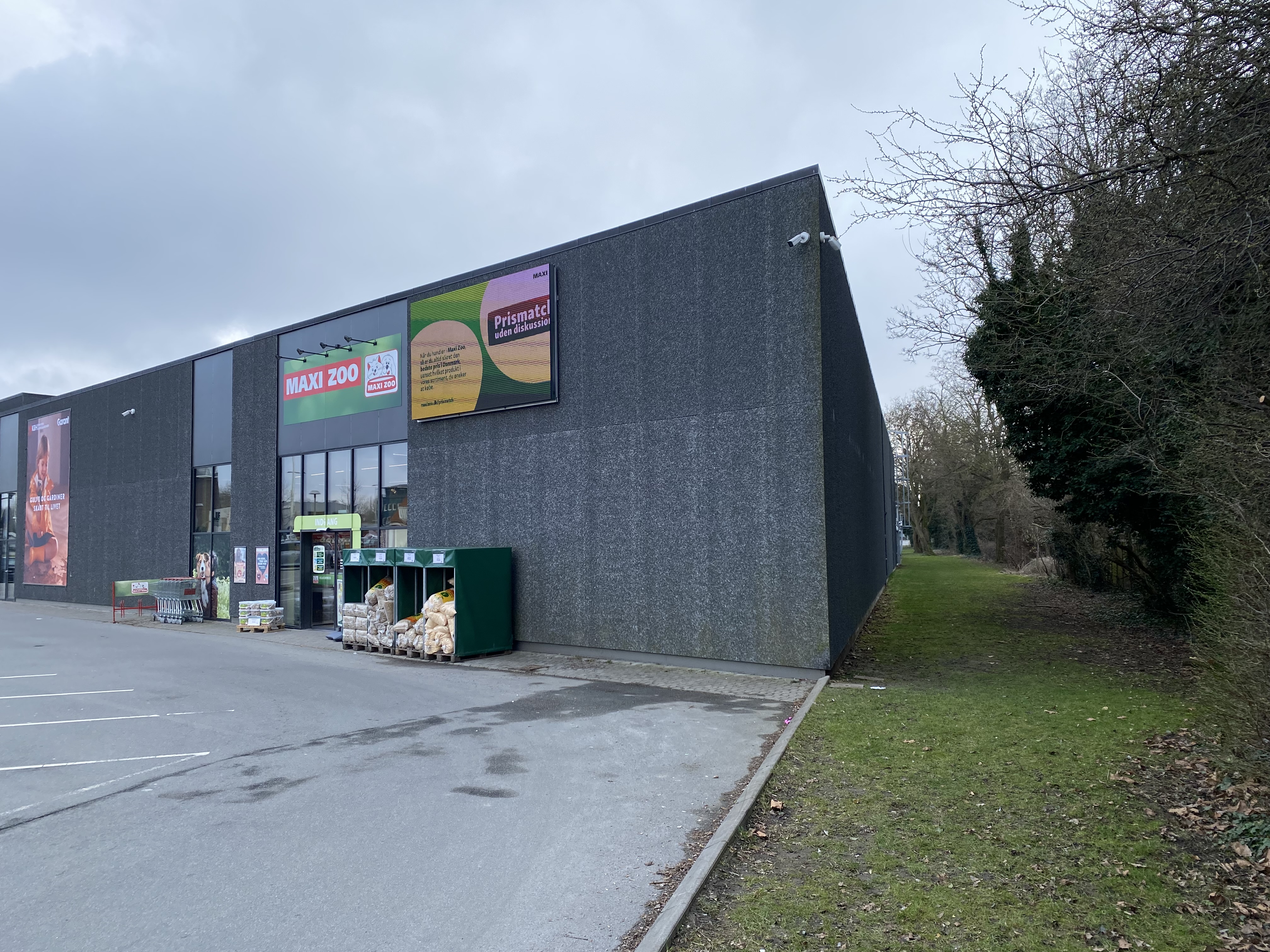 Det var omkring dette sted, at fire håndgranater blev opbevaret.