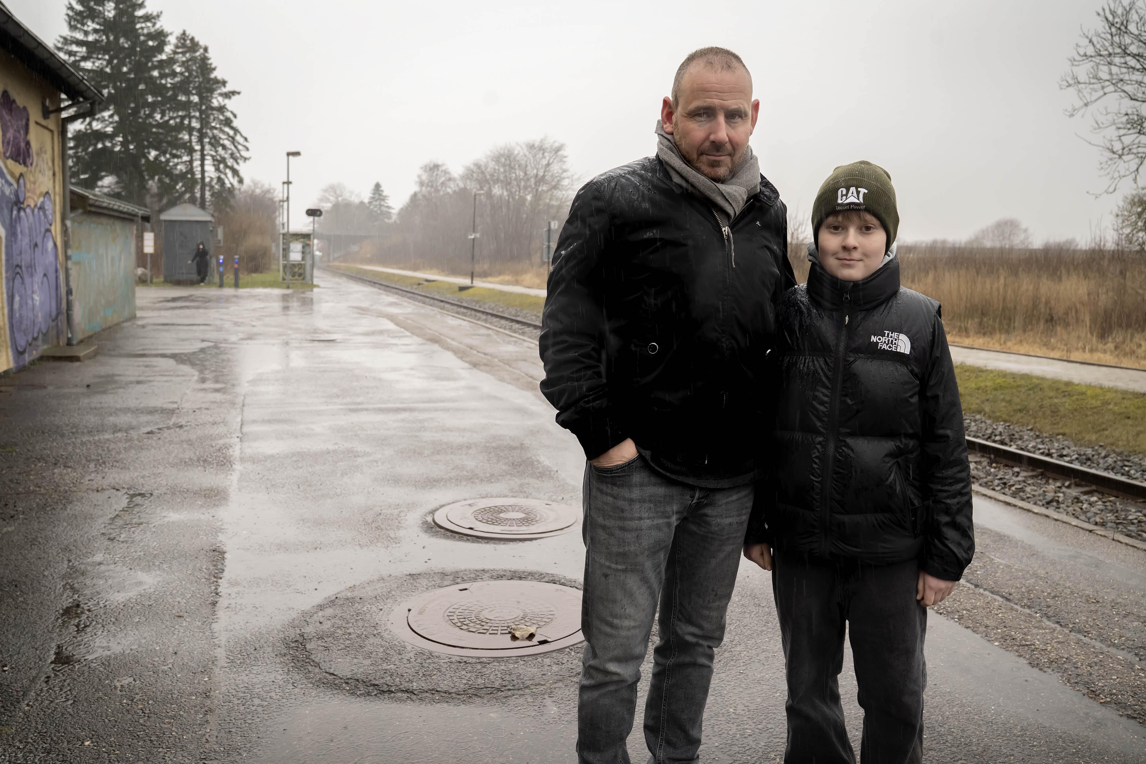 Lars Beuck Thomsen får ondt i maven, når han tænker på, at hans søn, 12-årige Felix Beuck Thomsen om halvandet år skal gå fra Brødeskov Station og langs den trafikerede Lyngevej for at komme i skole.