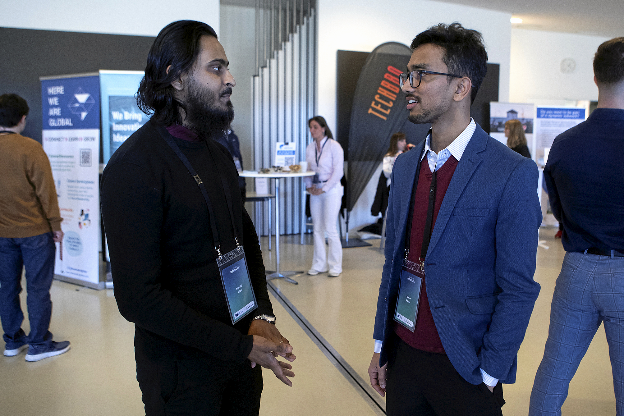 Shoriful Islam (til venstre) læser på regnskab CBS, og Tanvir Hasan læser MBA på RUC. Begge kommer fra Bangladesh.