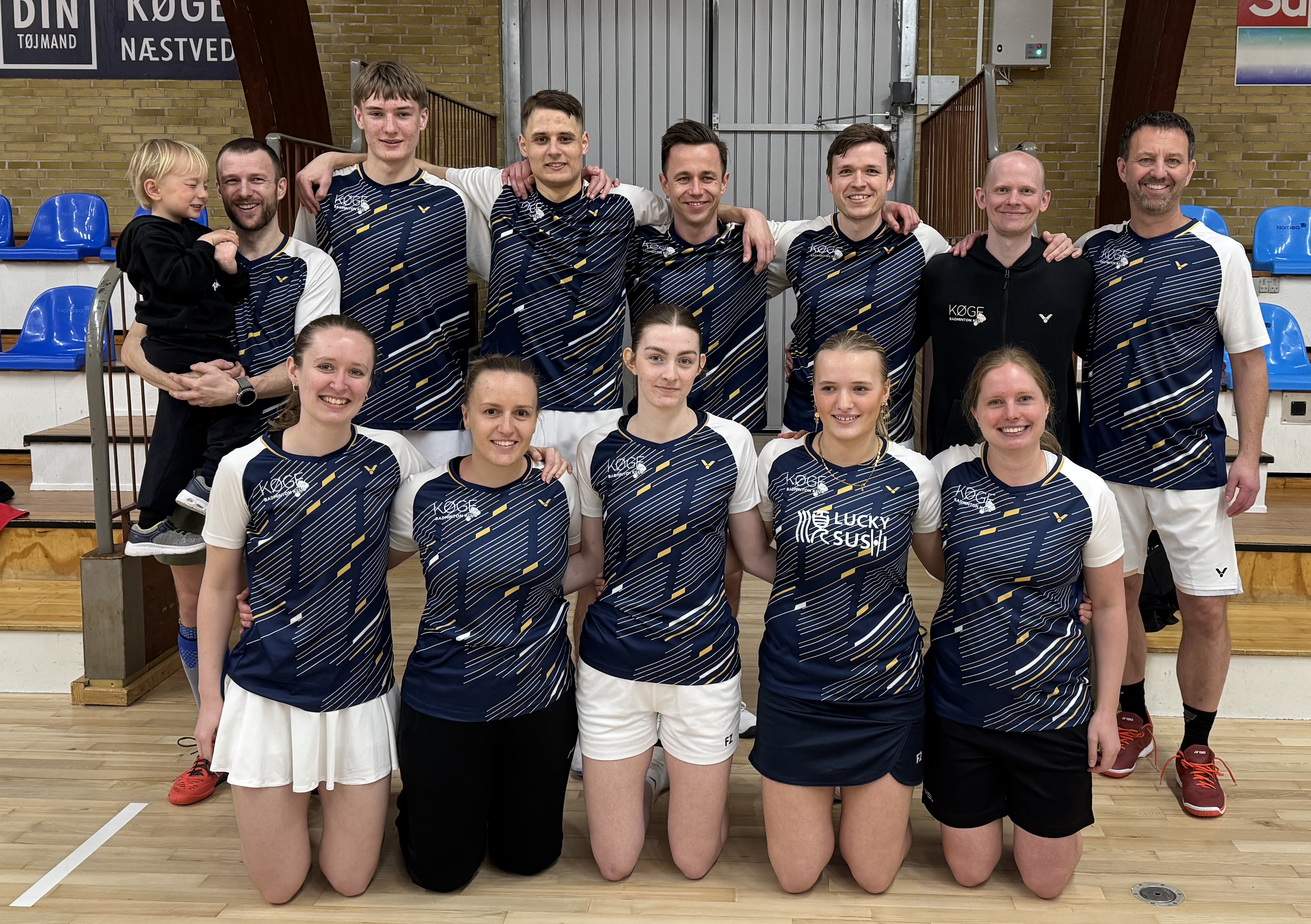 Der er masser af smil og stolthed i Køge Badminton Klub i disse dage, hvor sæsonen for seniorafdelingen netop er afsluttet.