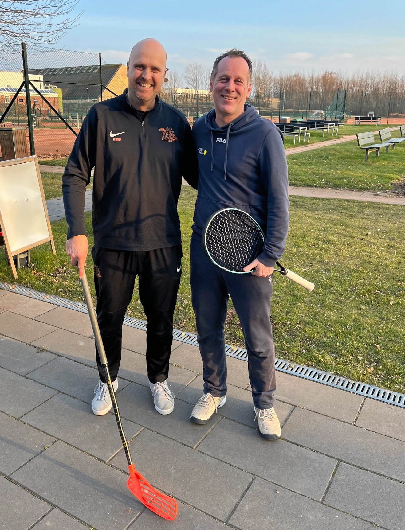 Stephan Grey, formand for Rungsted Hørsholm Floorball Klub og Michael Rasmussen træneransvarlig i Hørsholm Rungsted Tennisklub, mener ikke, at børn ned til 9-10 års alderen skal gå på 'akademi' og træne fire gange om ugen..