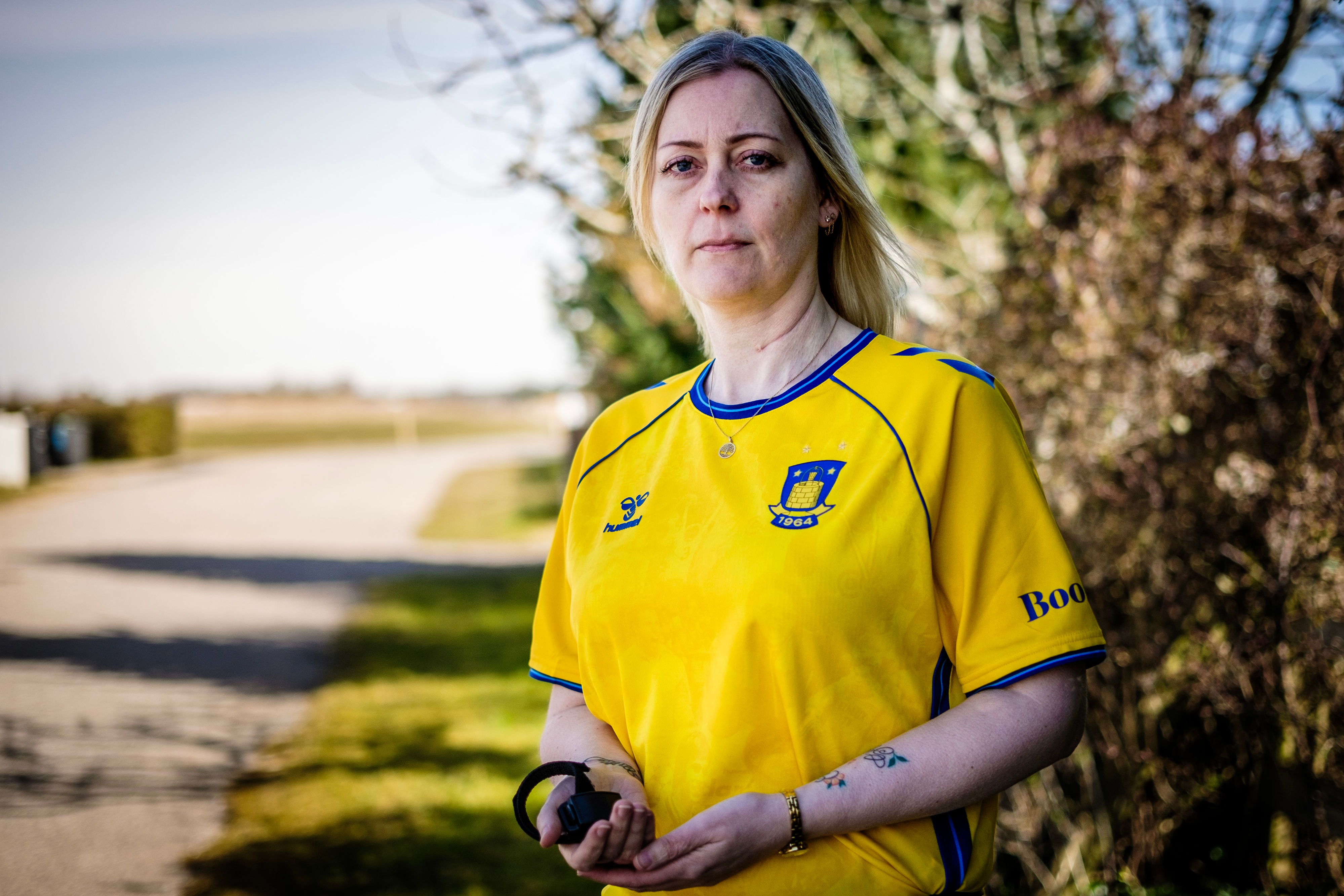 Gitte Plauborg mener, at vagterne i Randers gik alt for langt, da de visiterede hende og hendes medfans i indgangen til Cepheus Park. - Robert Hendel Gitte Plauborg mener, at vagterne i Randers gik alt for langt, da de visiterede hende og hendes medfans i indgangen til Cepheus Park.