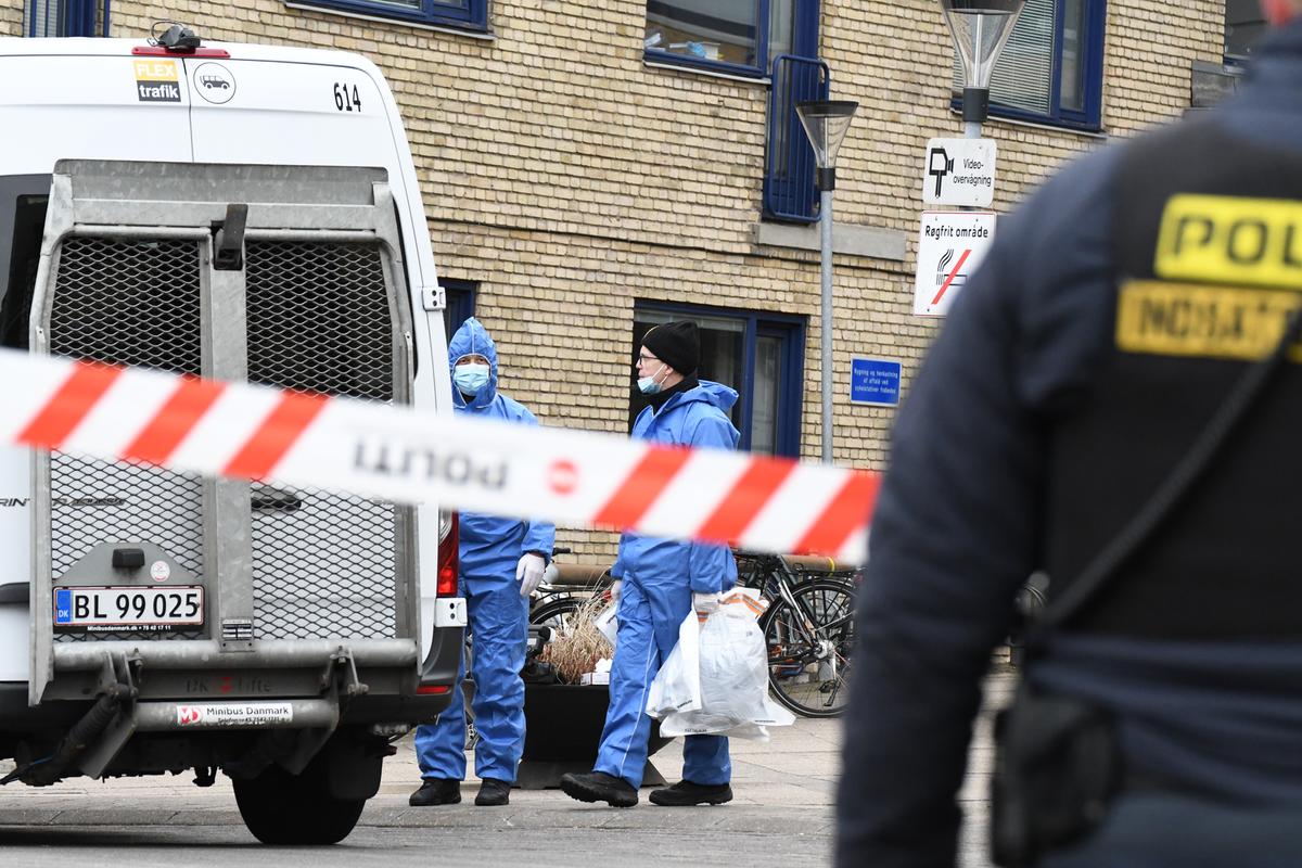 Den hårdt sårede chauffør kørte selv til sygehuset, hvor han fik hjertestop.