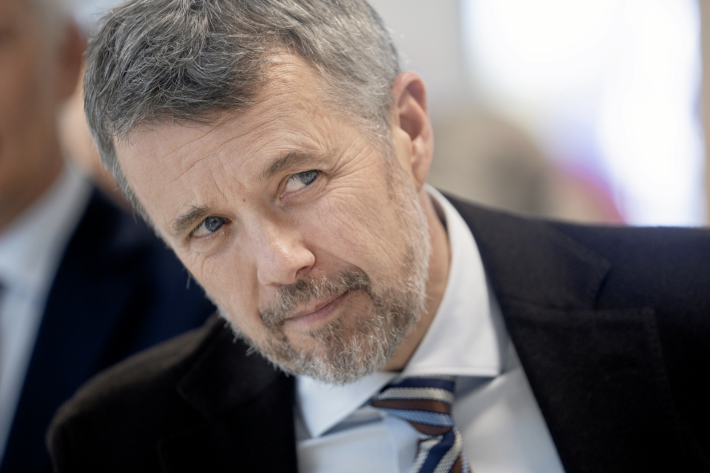 Kong Frederik skulle bare lave nogle forsøg med nogle elever, men inden han kom så langt, fik han et spørgsmål ud af det blå.