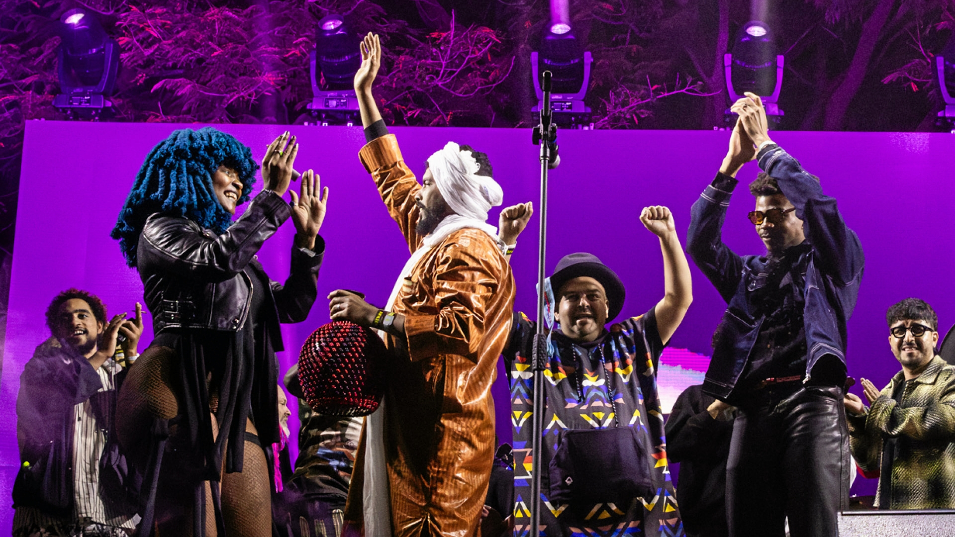 Africa Express har tidligere optrådt på Roskilde Festival med Damon Albarn og gør det igen til sommer. - Presse Africa Express har tidligere optrådt på Roskilde Festival med Damon Albarn og gør det igen til sommer.